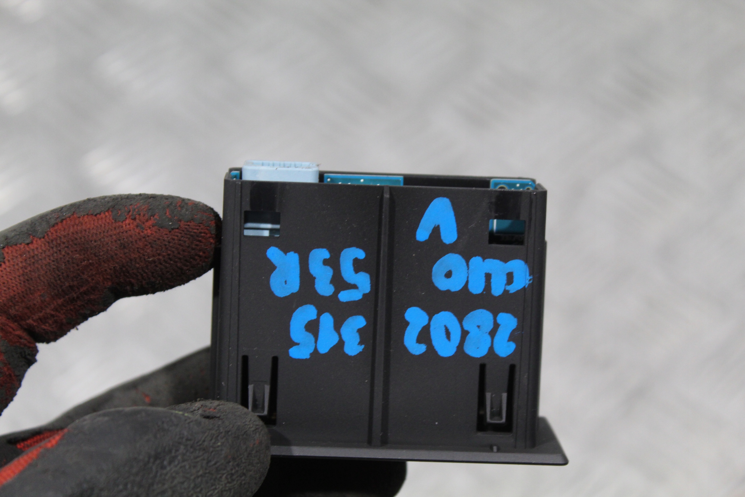 РАЗЪЕМ USB AUX-IN CLIO V 5 280231553R