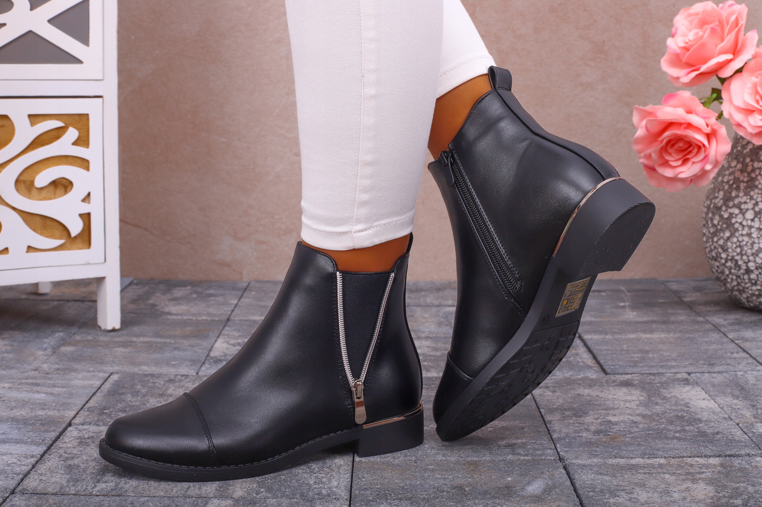 CZARNE BOTKI DAMSKIE SZTYBLETY BUTY PŁASKIE SKÓRA Rozmiar 38