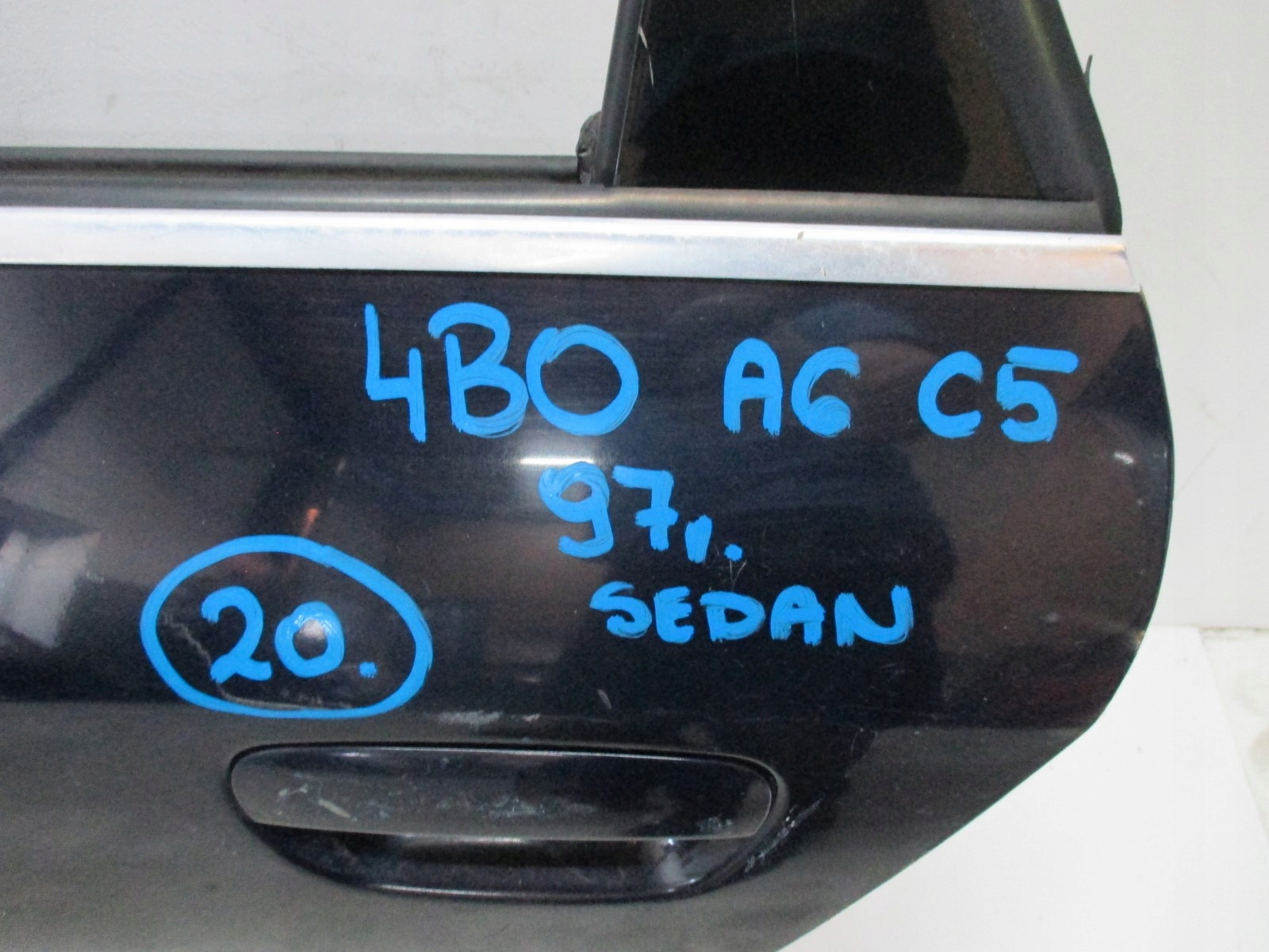 door left rear. AUDI A6 4B0 sedan 97R