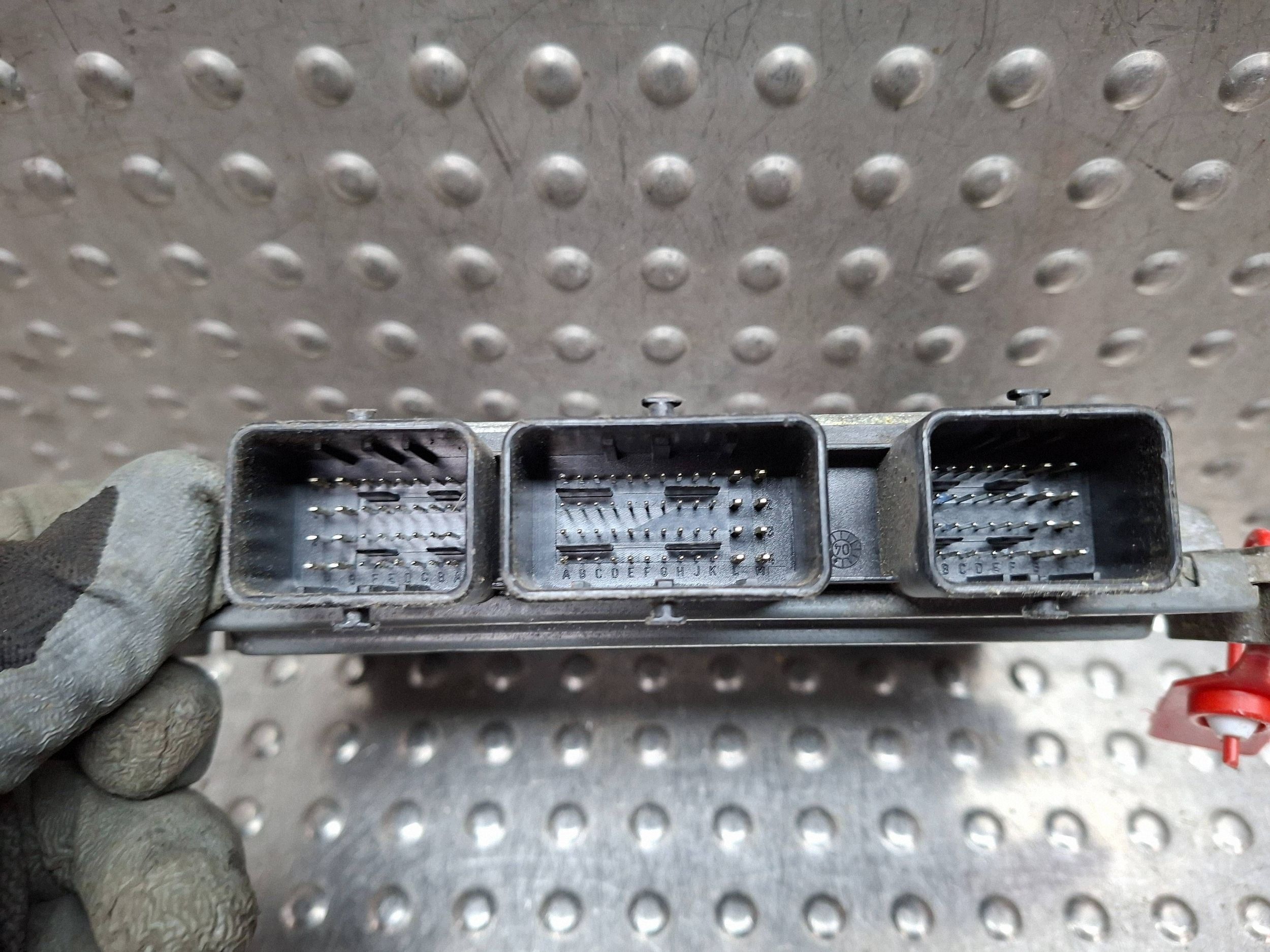 control unit of the engine 8200438381 S120201107A RENAULT TWINGO II 1.2