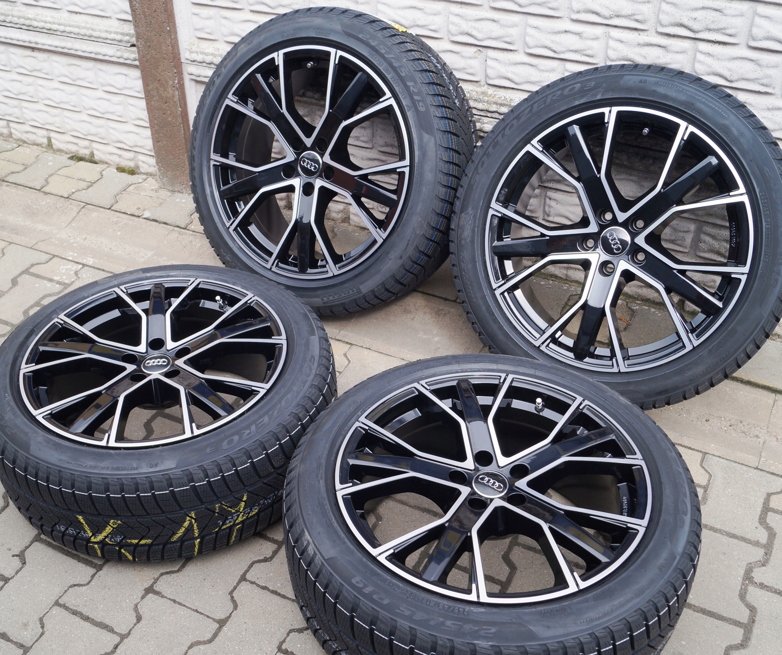 AUDI A6 C8 KOŁA ZIMOWE 245/45R19 PIRELLI NOWE Marka opon Pirelli