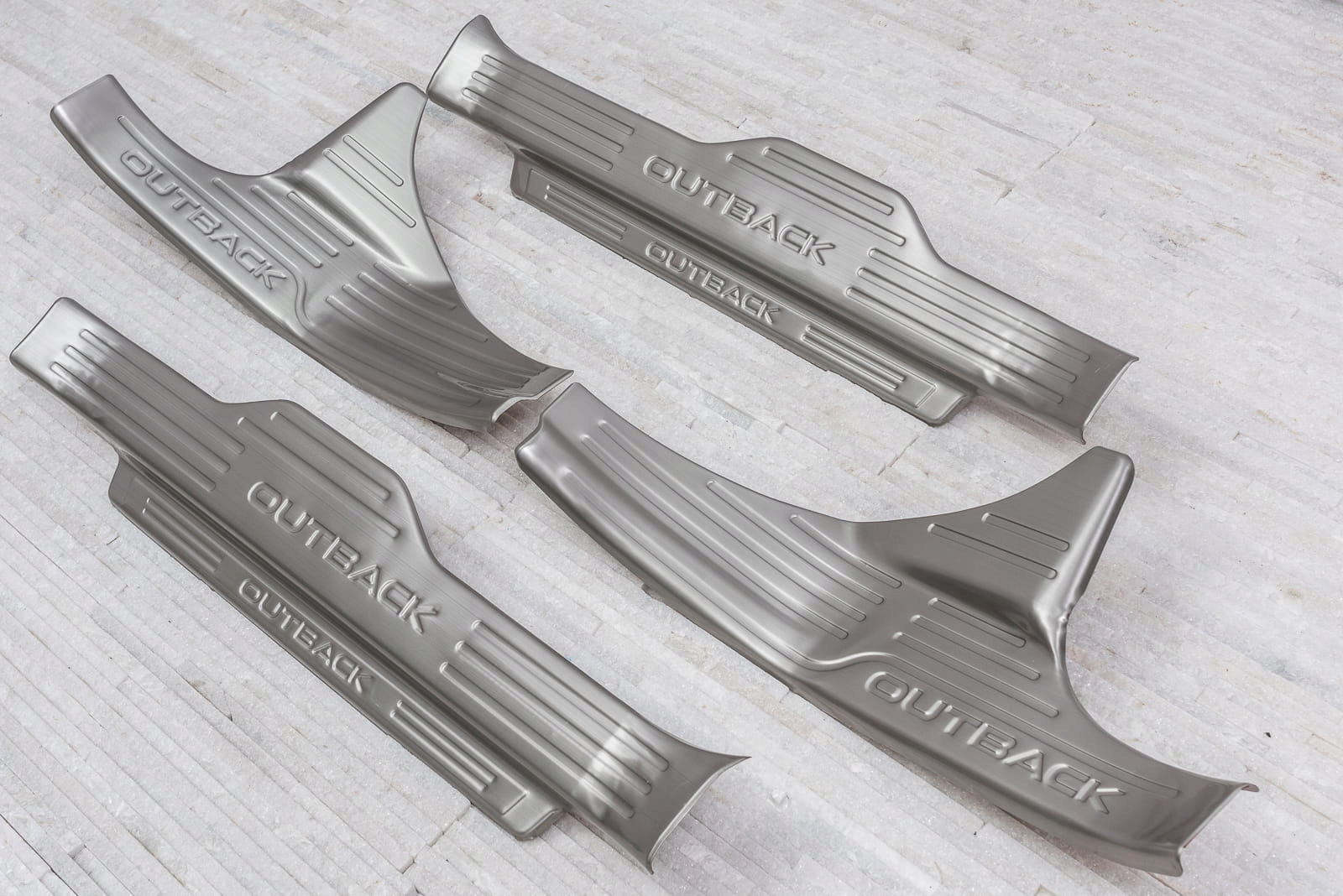 SUBARU OUTBACK 15+ LISTWY PROGOWE GÓRNE I DOLNE EAN (GTIN) 5905226039757