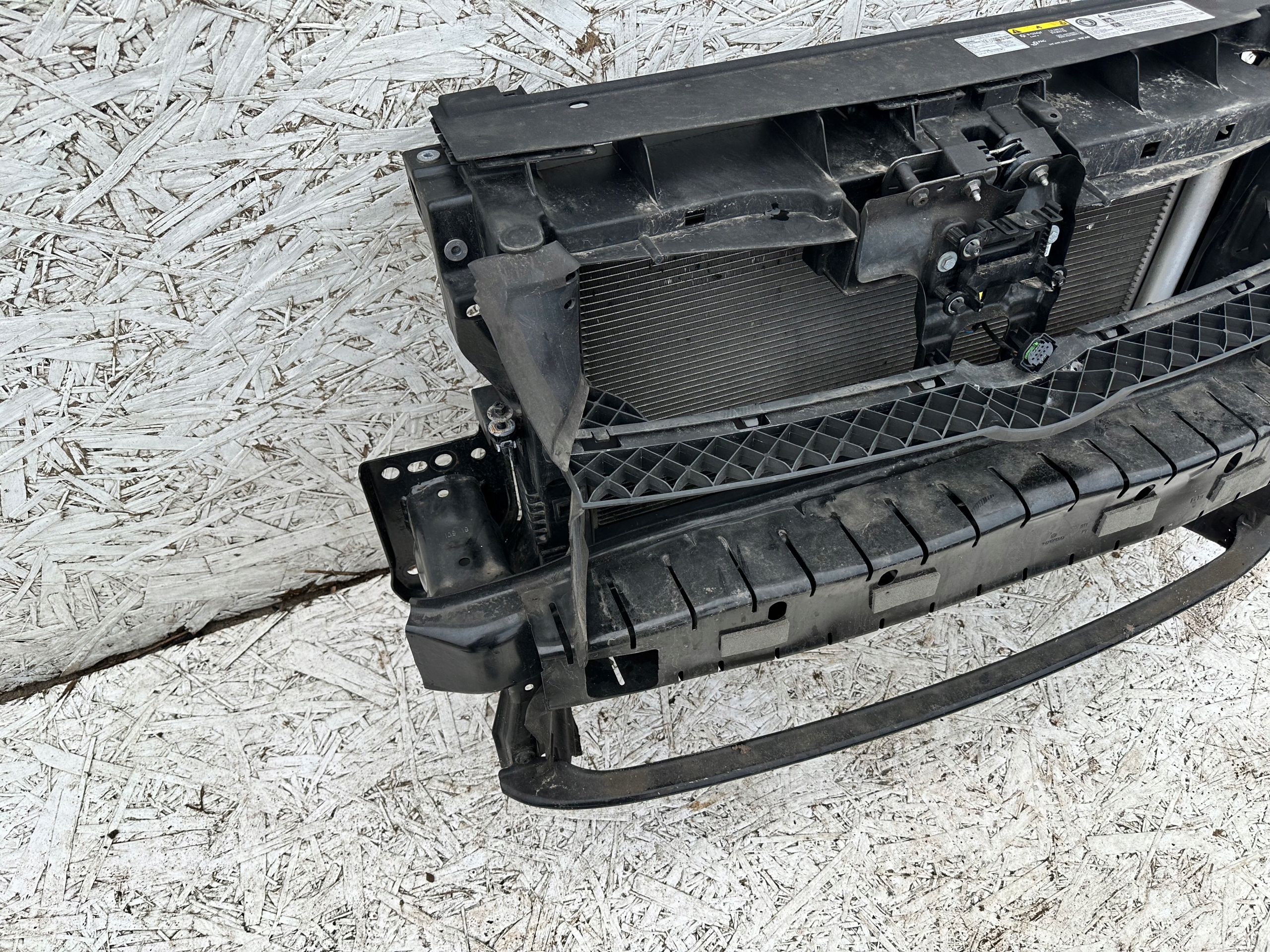 SHARAN 7N LIFT PAS PRZEDNI PRZÓD 2,0TDI 1,4TSI Numer katalogowy części SHARAN 7N LIFT PAS PRZEDNI PRZÓD 2,0TDI