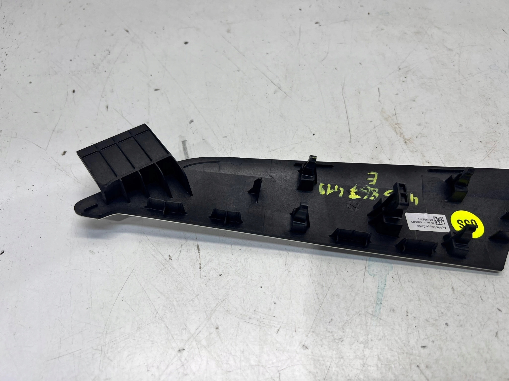 moulding DEKOR door left rear part AUDI A6 C8 4K5867419E 3LP