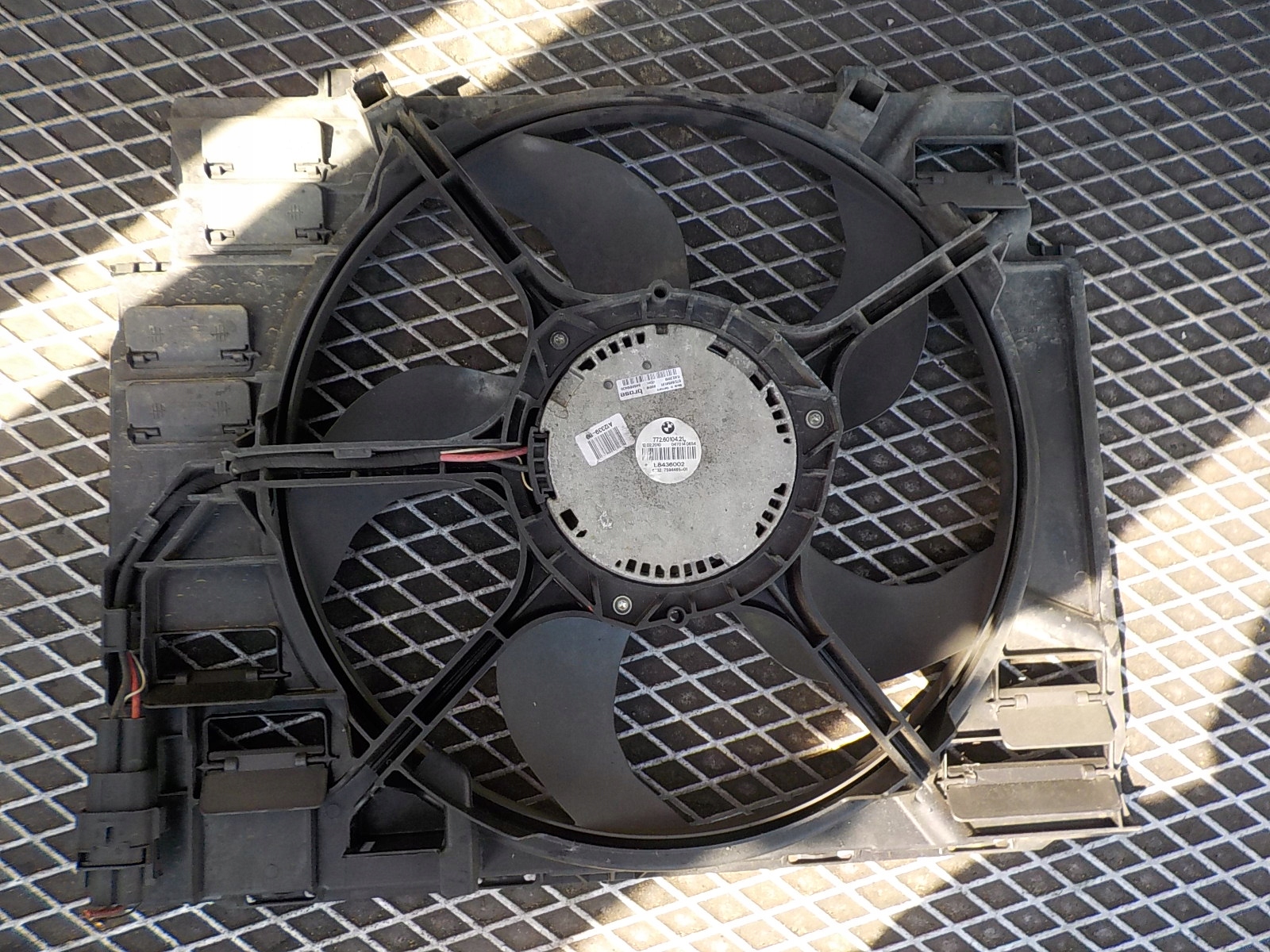 BMW 5 (E60) 2.0 D fan module radiator 77260104.21 7594465-01