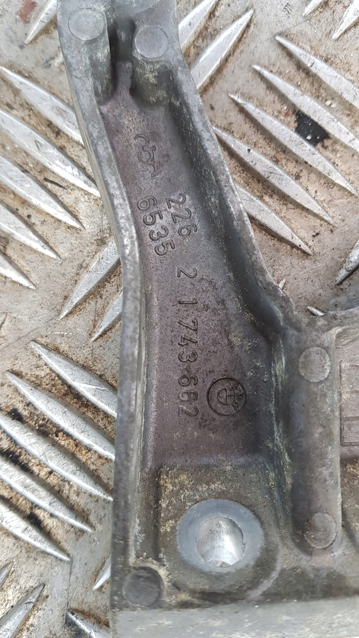 BMW E46 1.9 supporto staffa sinistro Motore