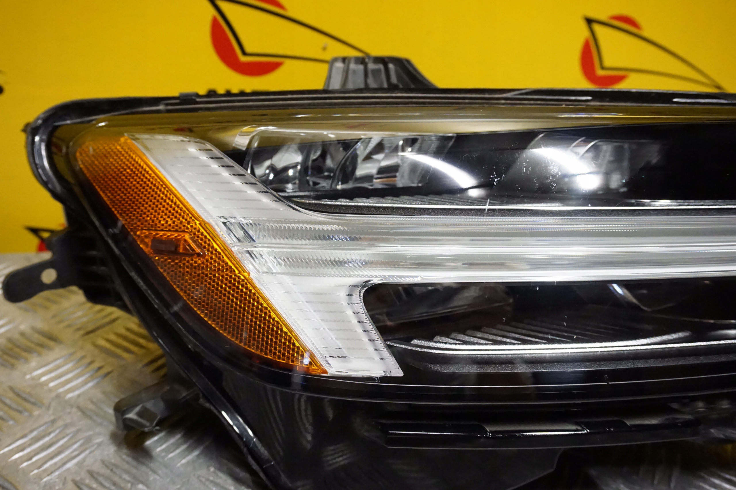 VOLVO S60 V60 2018- REFLEKTOR LAMPA LED ACTIVE HIGH BEAM SYSTEM PRAWA USA Strona zabudowy prawa