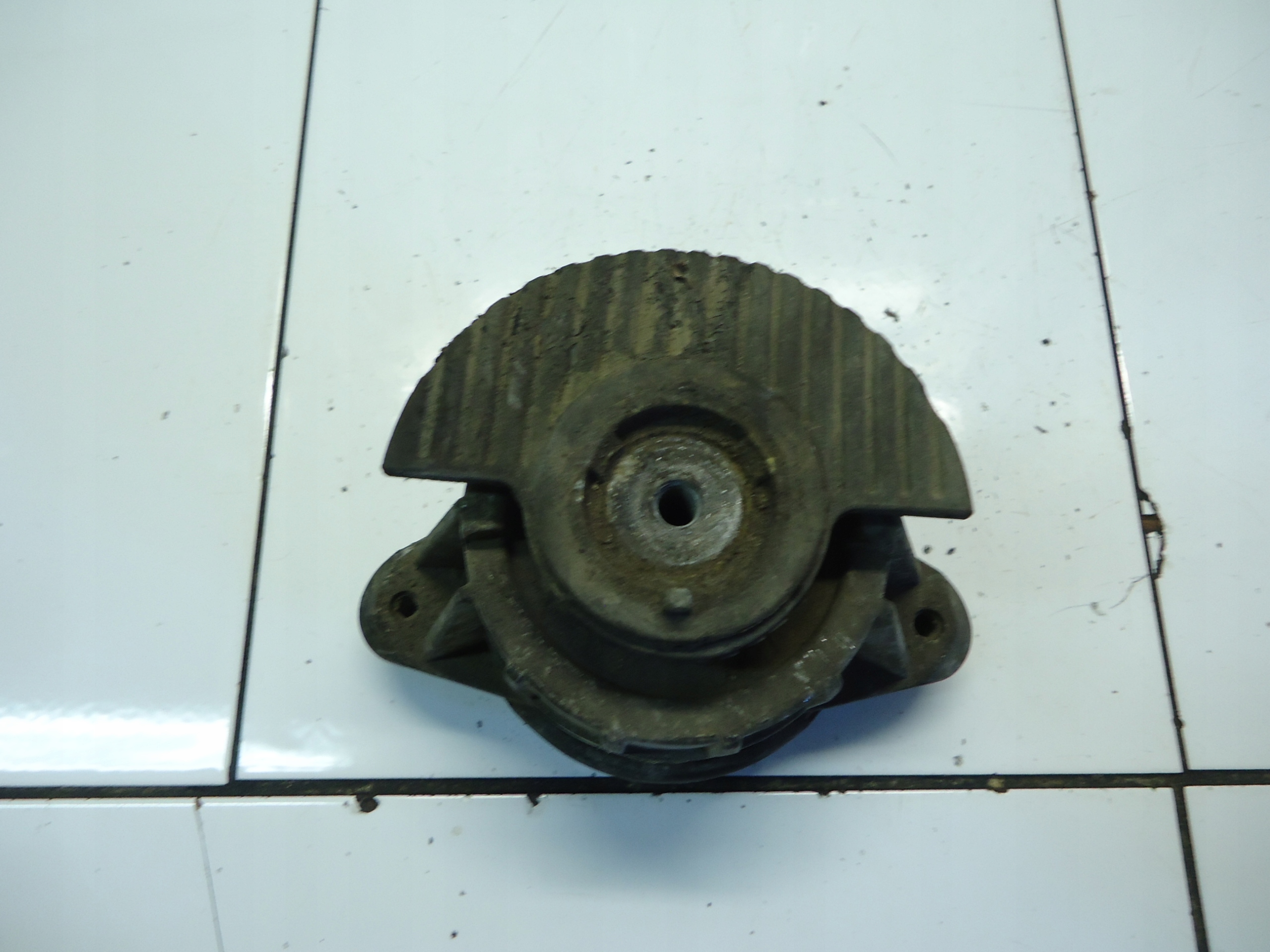 MERCEDES C W204 1.8CGI engine mount A2042400117