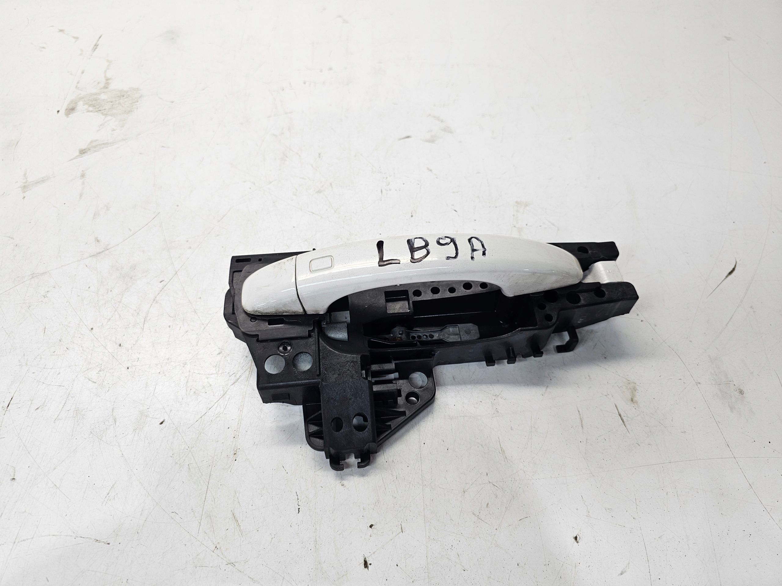 handle right AUDI A4 B8 A5 8T Q5 LB9A 8T0837886B