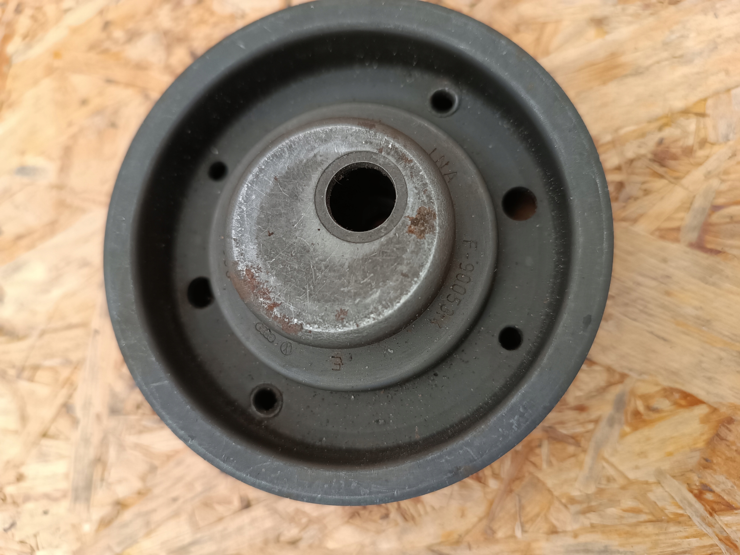 KOŁO PASOWE NAPINACZ PASKA AUDI A6 C5 A4 058109243F Typ samochodu Samochody osobowe