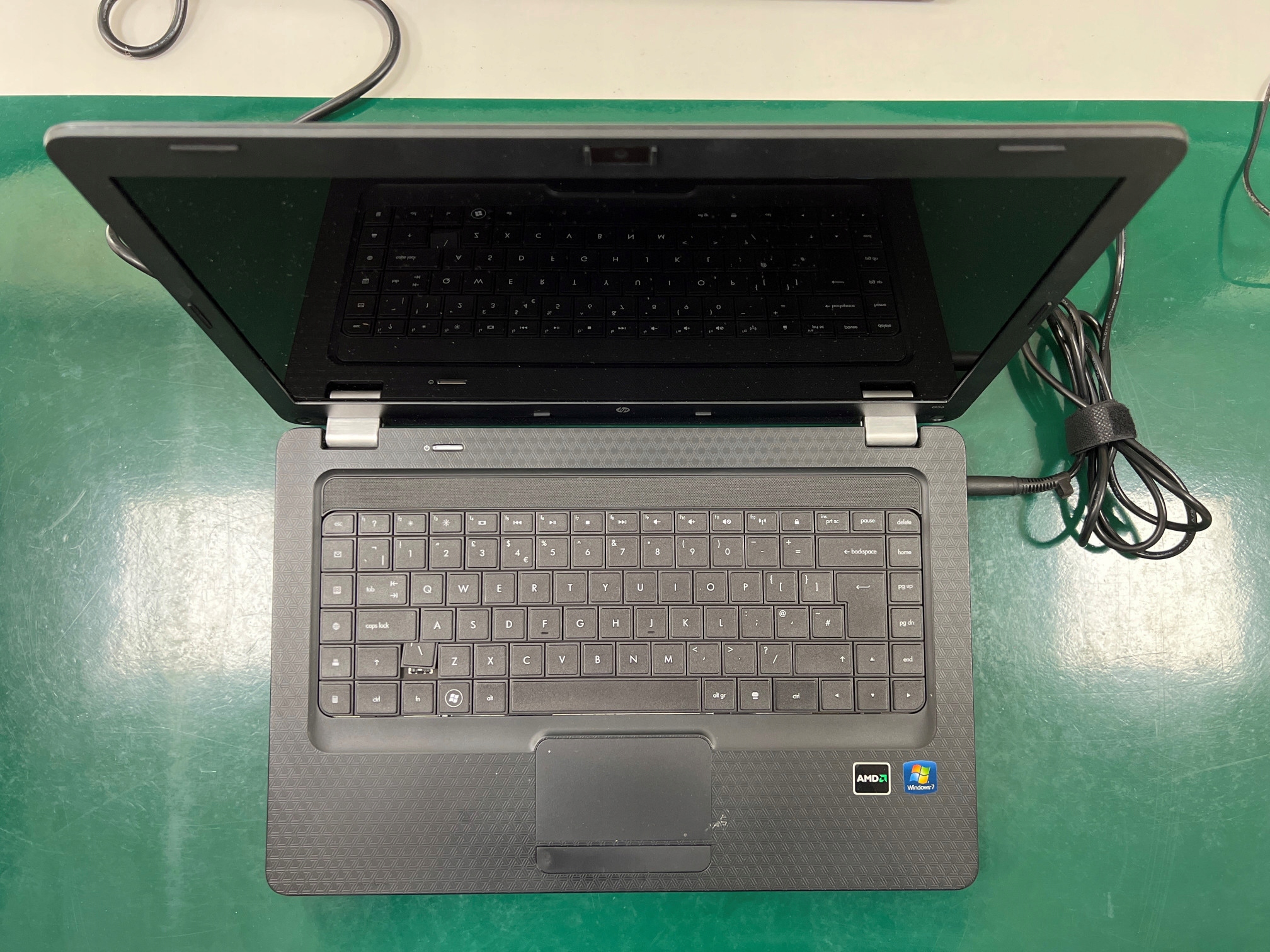 HP G56-105SA AMD V140 15,6 2048 (DDR3) 250GB DVDRW WIN 7 HP WIFI KAM Model G56-105SA