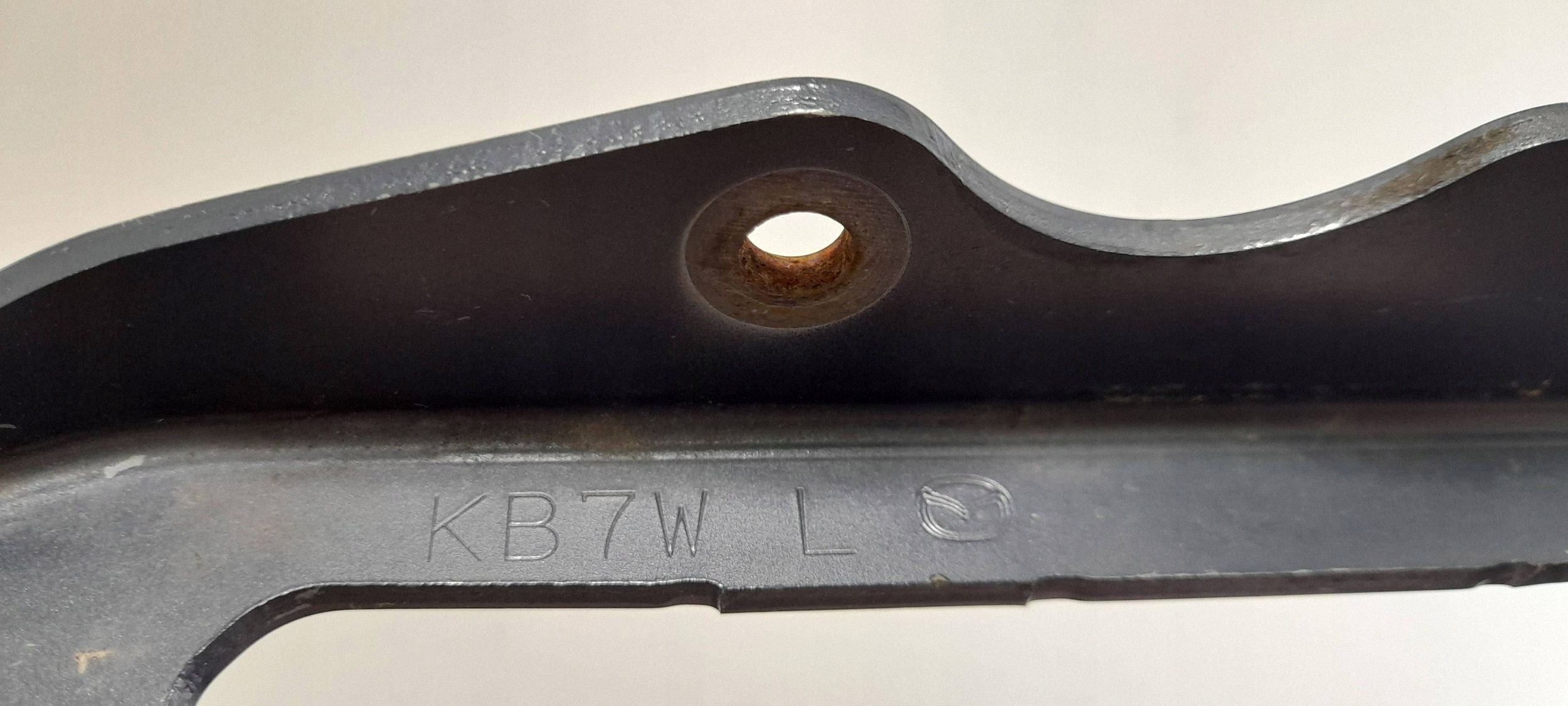 Mazda CX-5 and hinge bonnets left (Z28)
