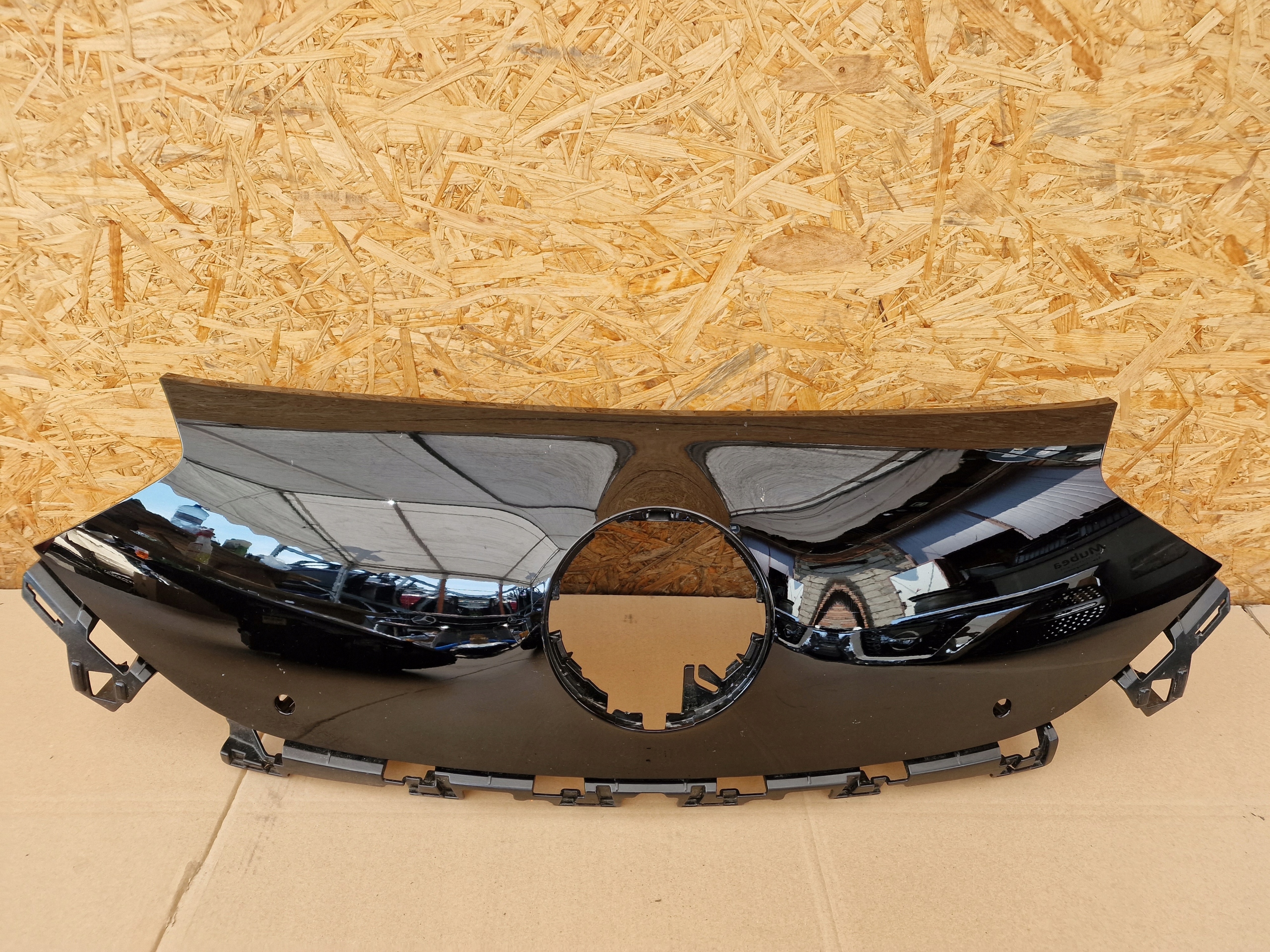 MERCEDES EQE ATRAPA GRILL 295 V295 STELAŻ