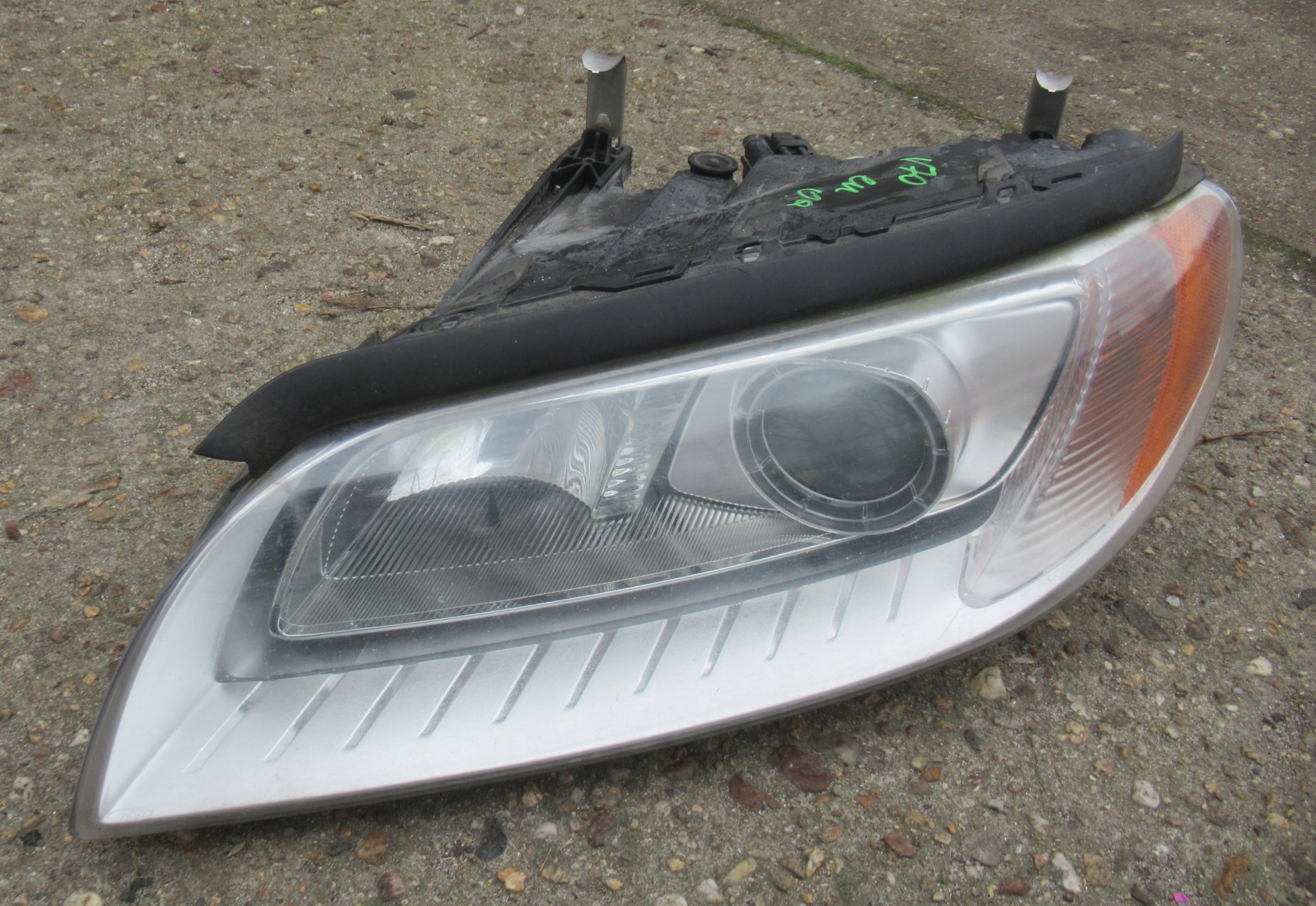 VOLVO V70 2.0 D 09R light left front XENON 31214347 EUROPA