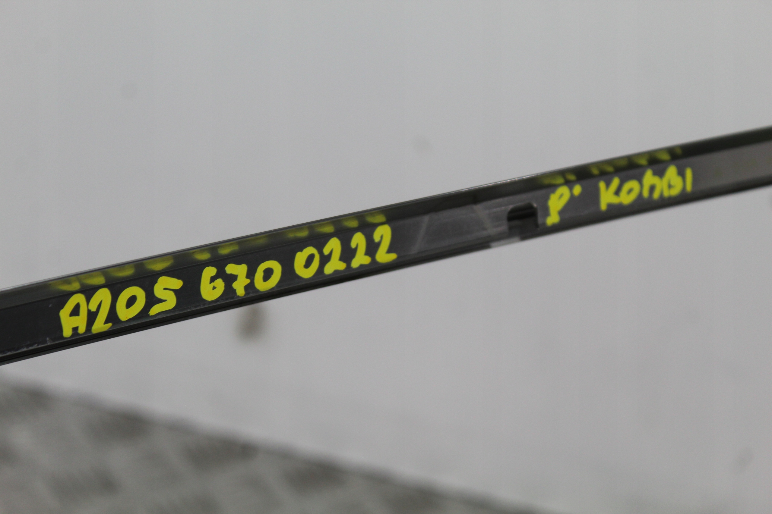 moulding chrome OZDOBNA right C-KLASA W205