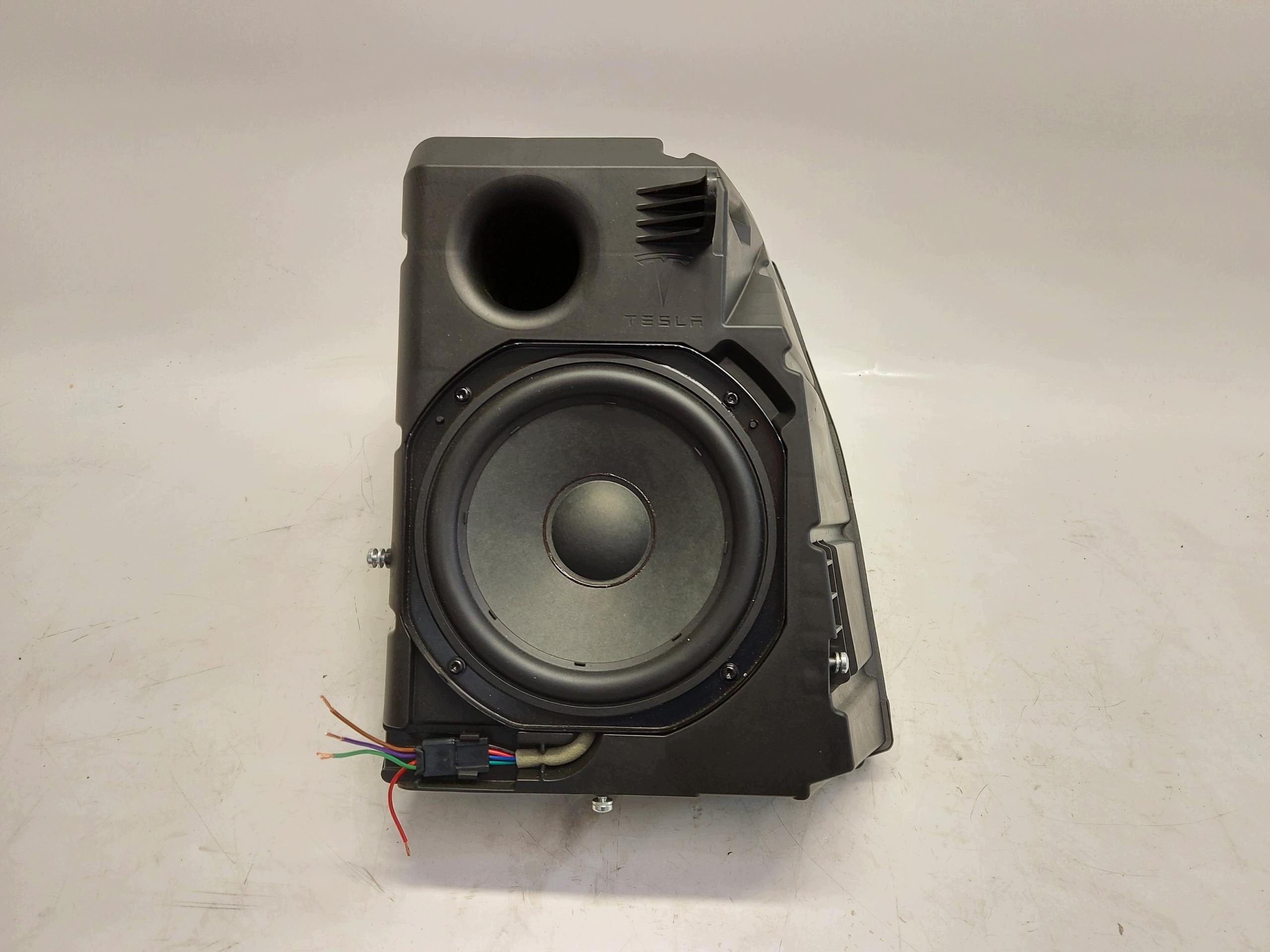 TESLA MODEL 3 2022r speaker Subwoofer 1079746-00-D