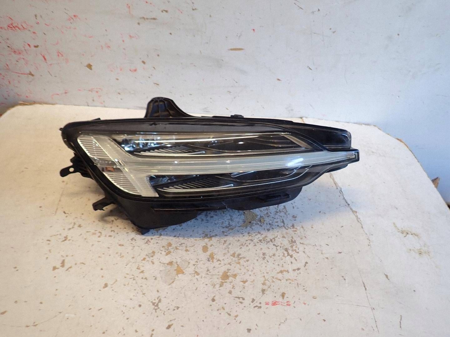 light front front right VOLVO S60 III V60 II 18- FULL LED 32273030