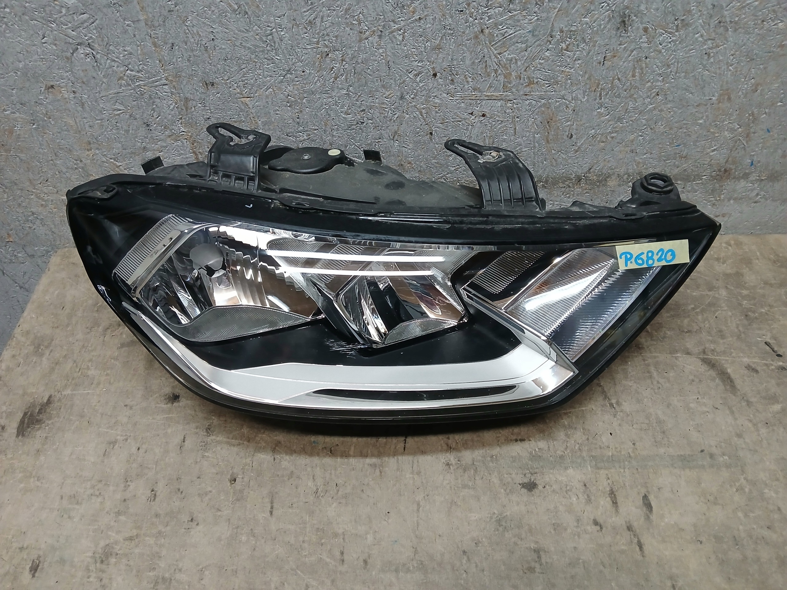 light front right AUDI A2 81A 16- 81A941004