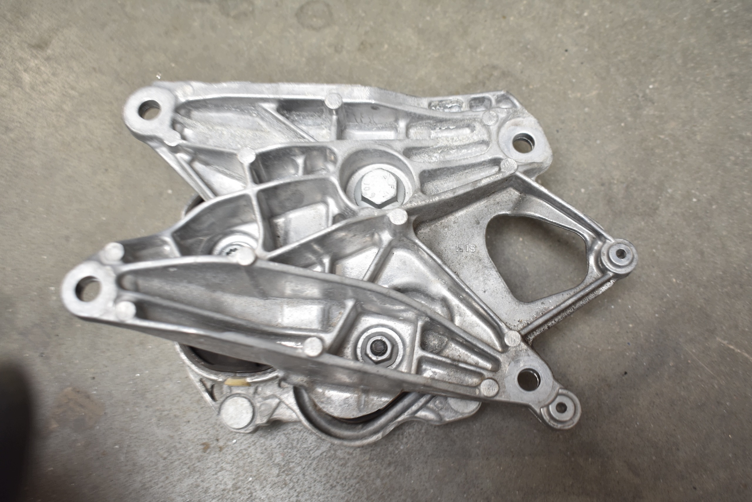 IDEALNA gearbox mount AUDI A5 B10 1