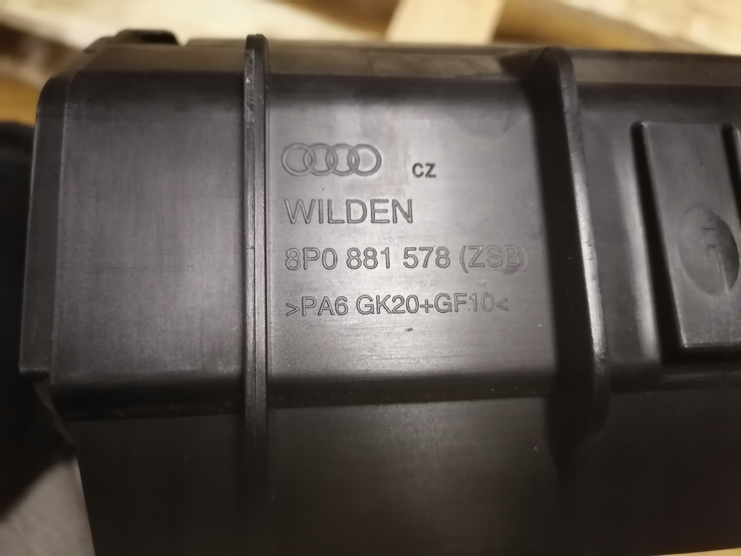 Handschuhfach SITZ PRAWYAUDI A3 8P 8P0881578
