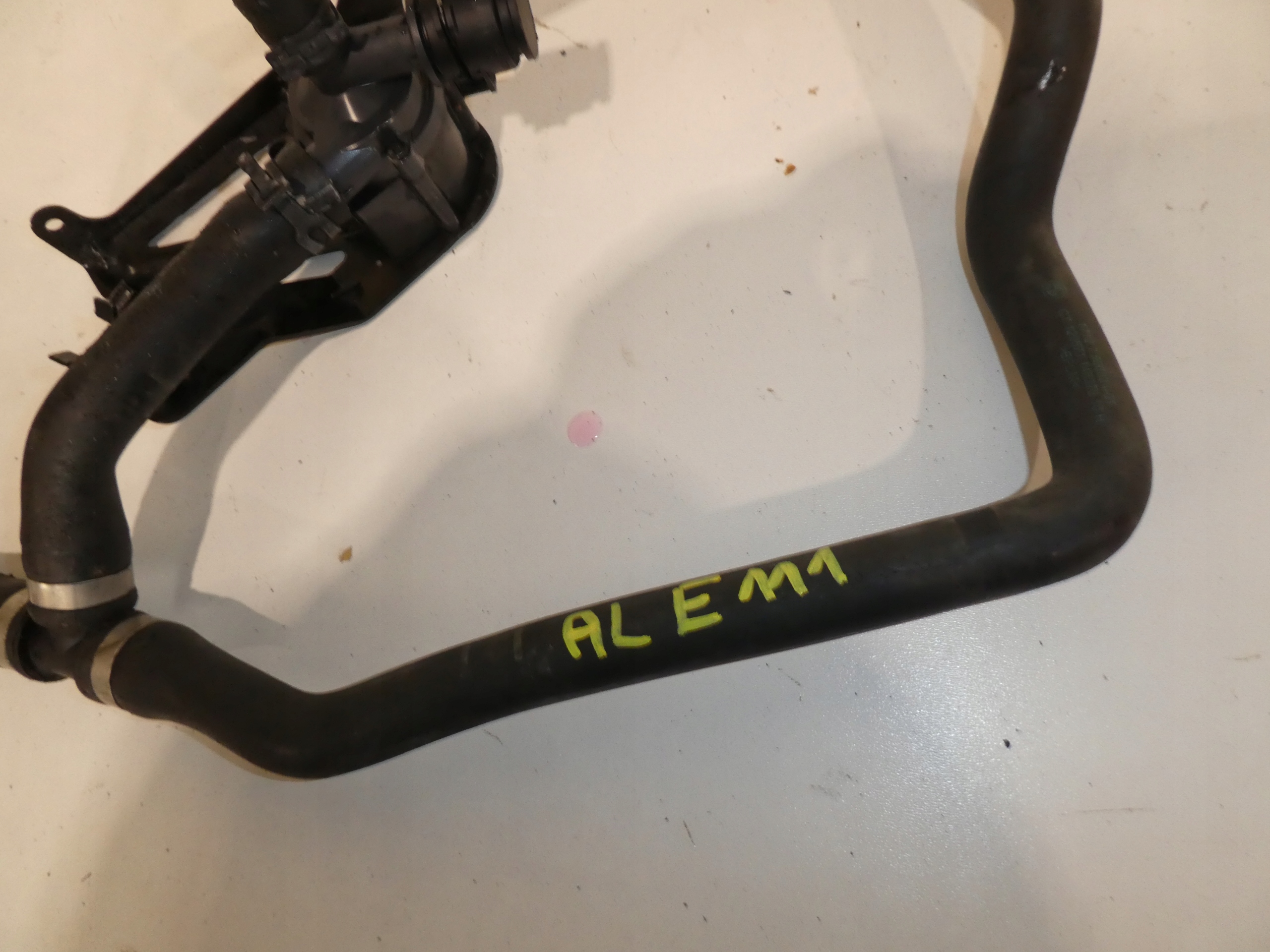 pumpa vode crijevo vode PIERBU BMW 1 F20 11517629917-01