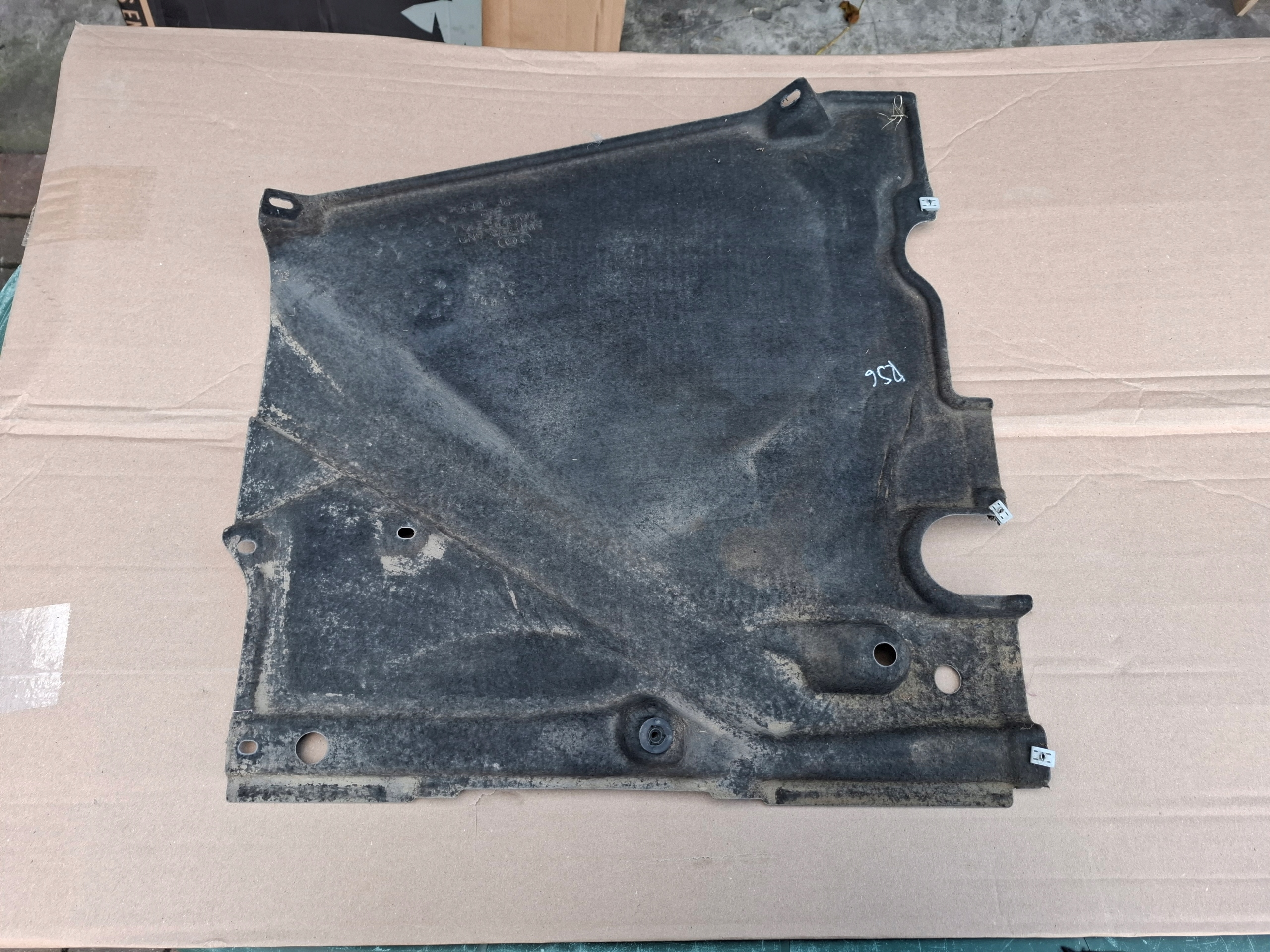 AUDI RS7 RS6 C8 23r 4K cover chassis right 4K0825216L