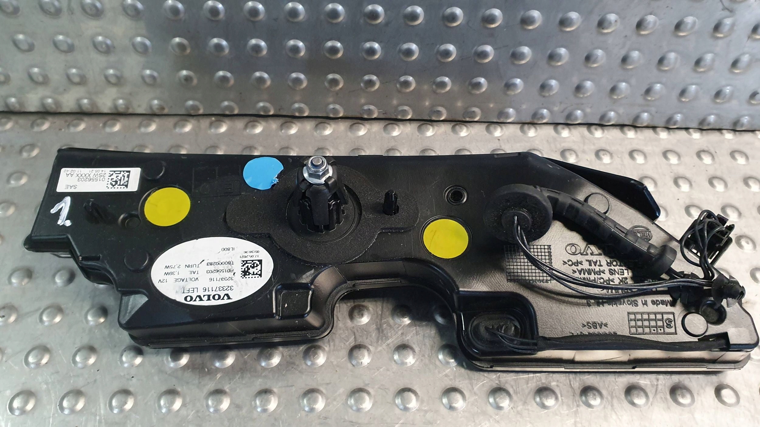 light rear part left VOLVO C40 to the bonnet 21- 32337116