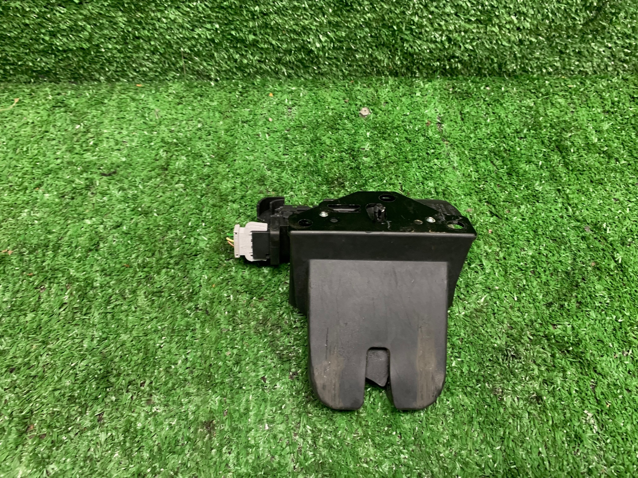 lock bonnet boot Audi A6 C6 LIFT 8P4827505D