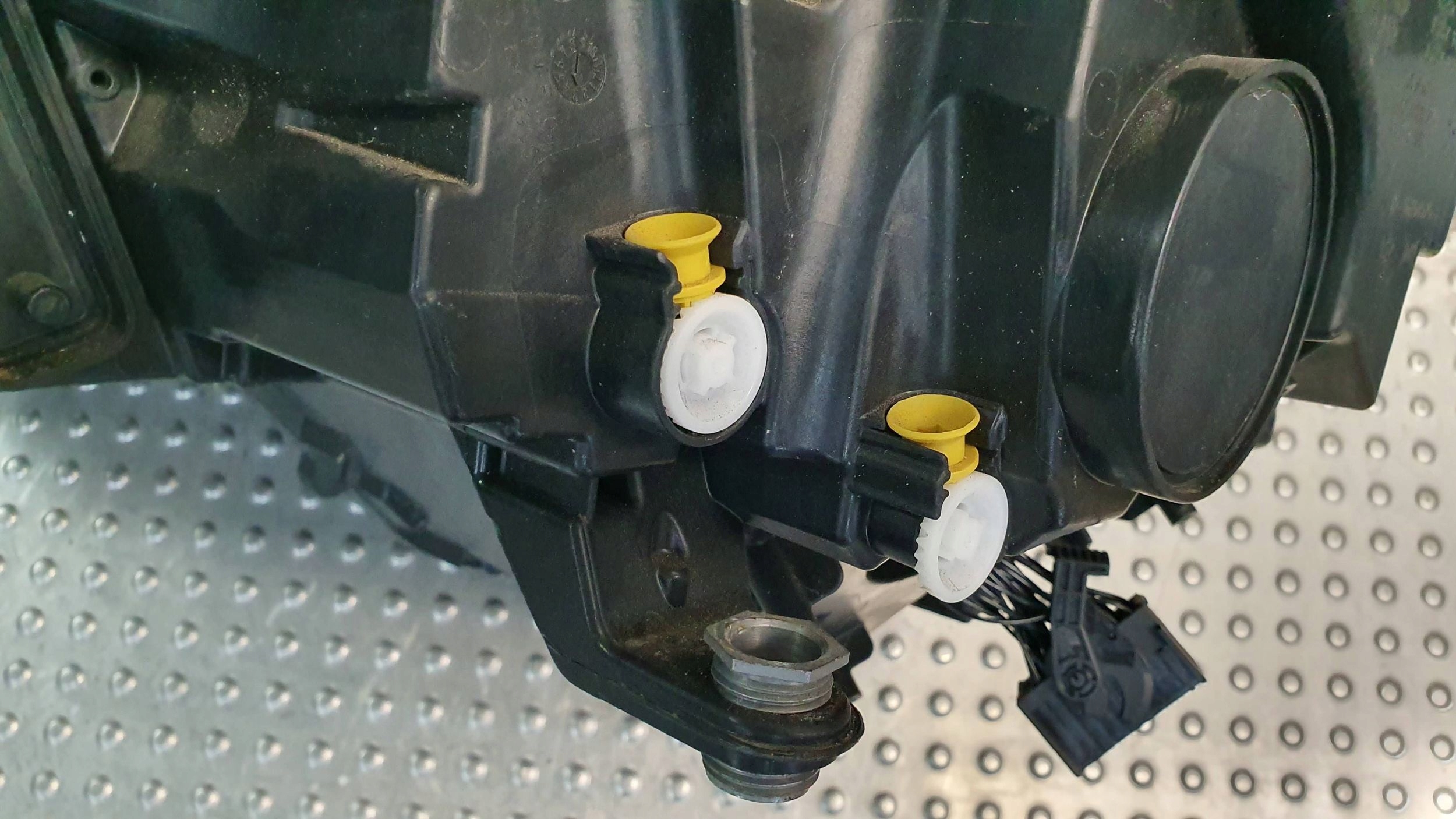 light front right SKODA KAROQ 57B941016F 17