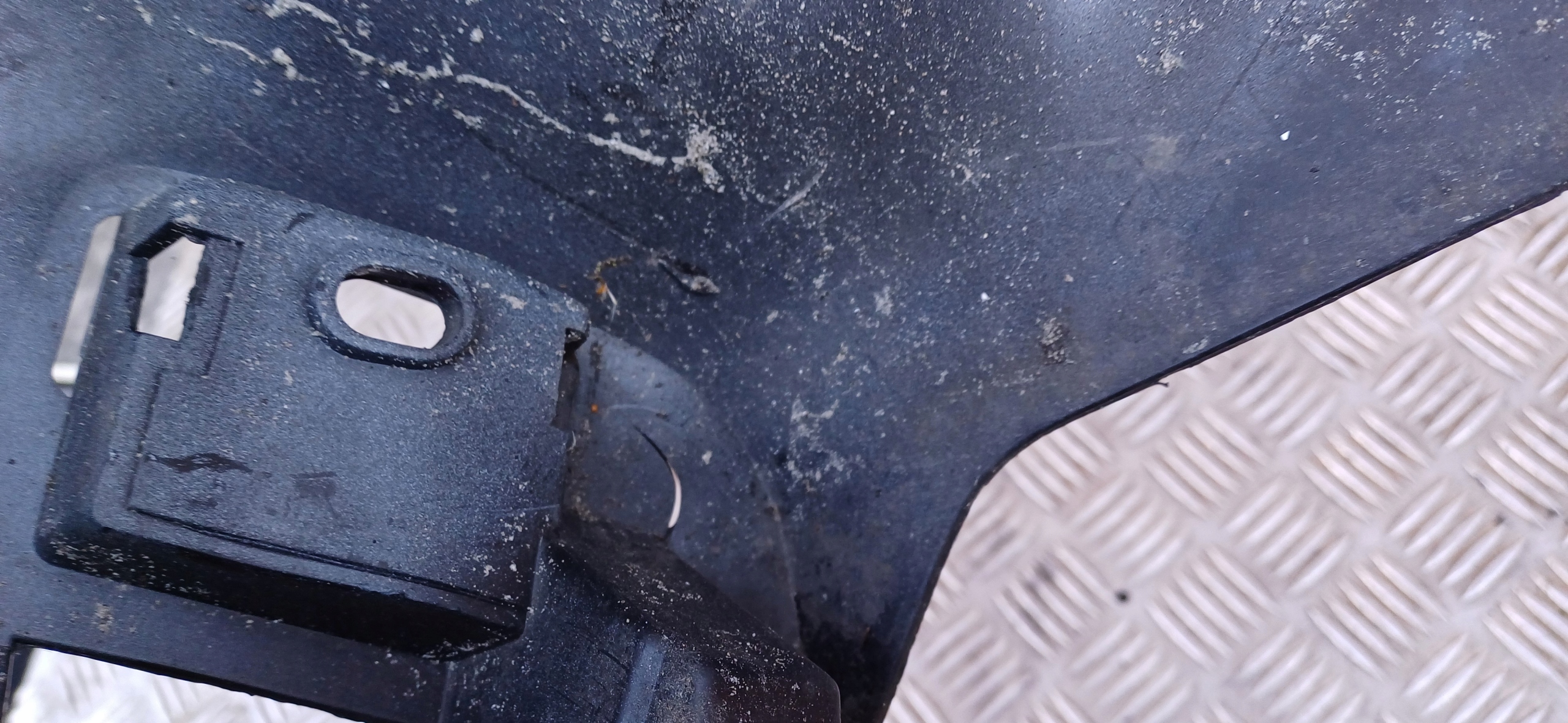 RENAULT TRAFIC III corner left rear part