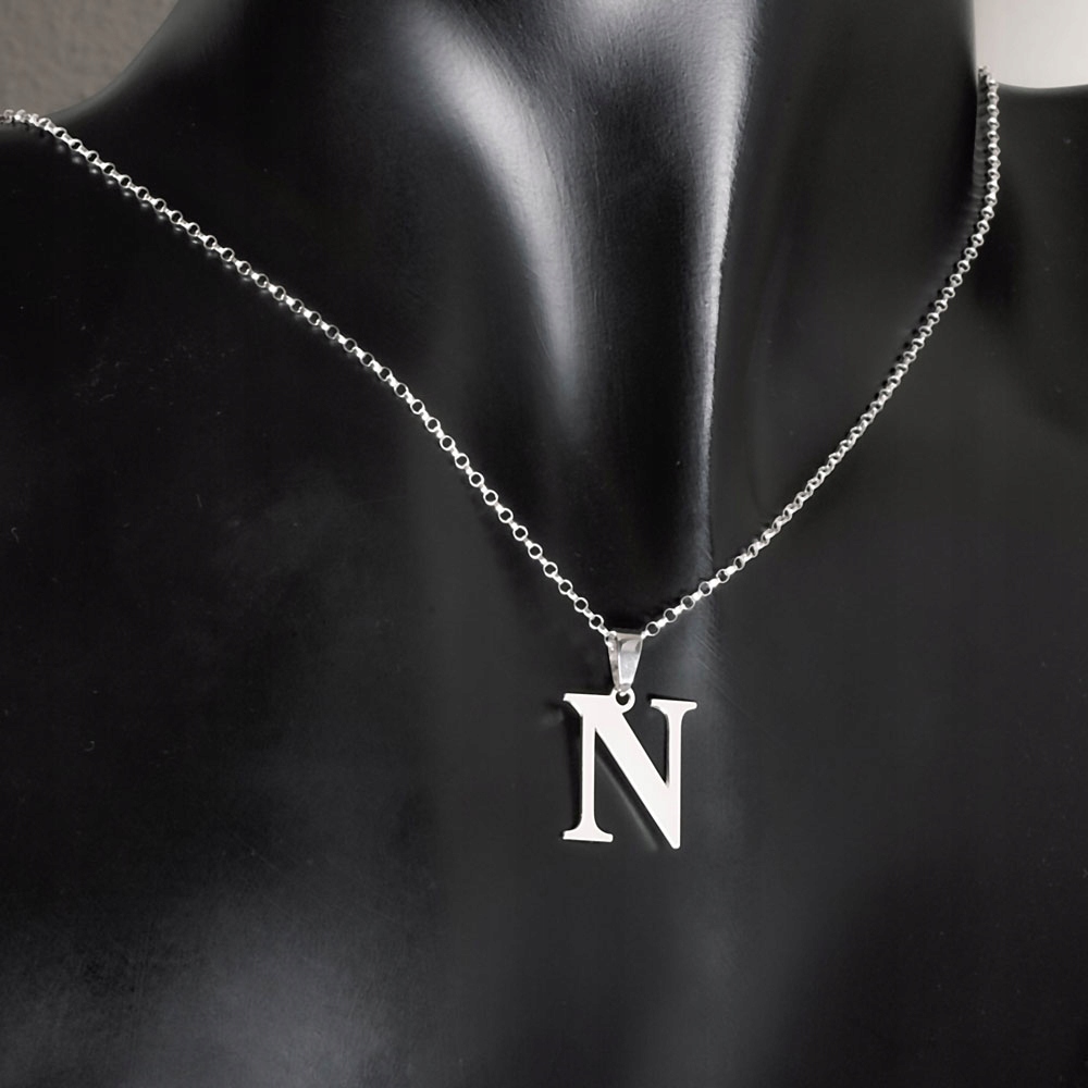 

Srebrny łańcuszek dł.44 cm z literką "n"