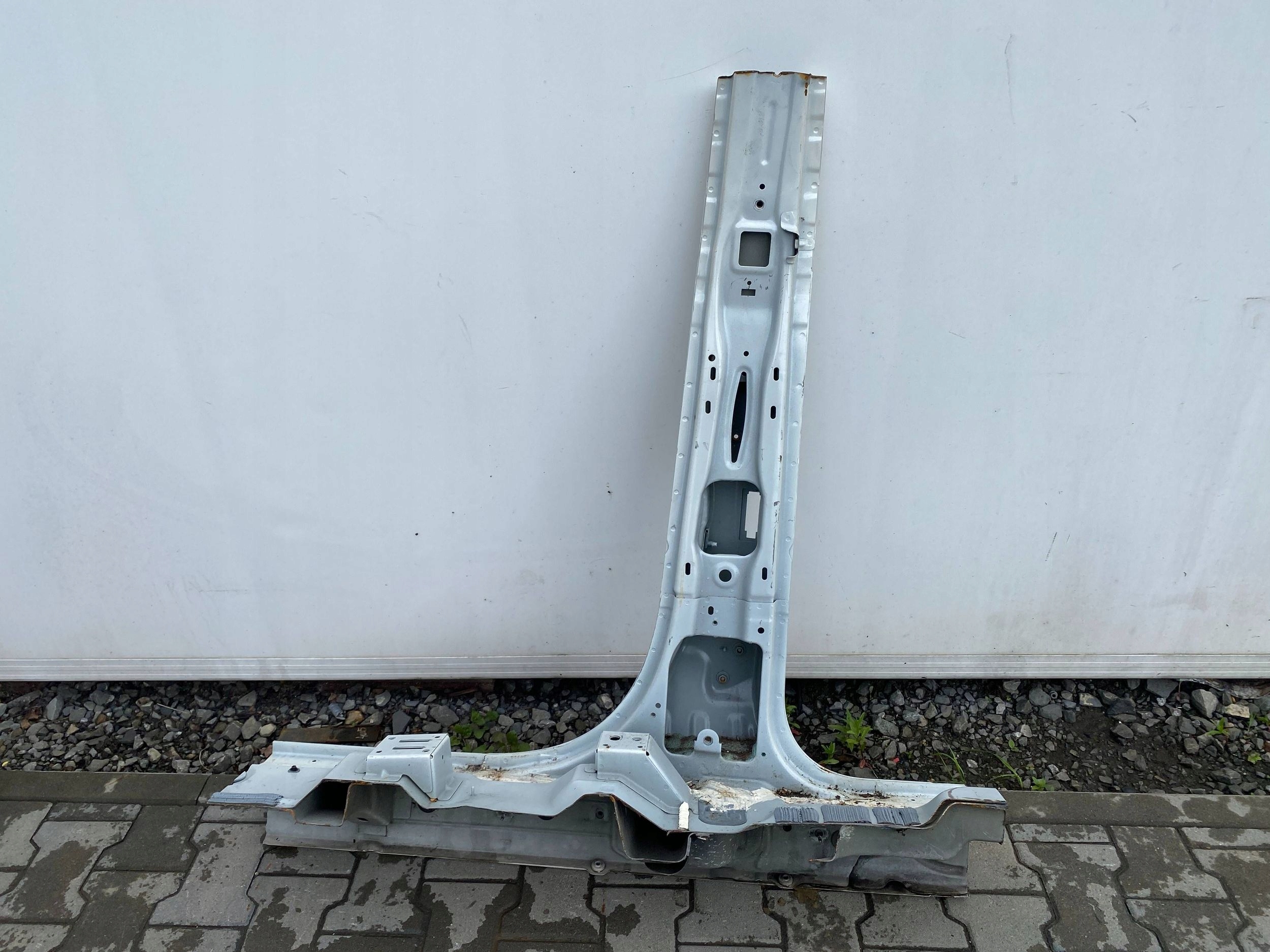 pillar central b right nadwozia Cadillac Escalade IV 2015+