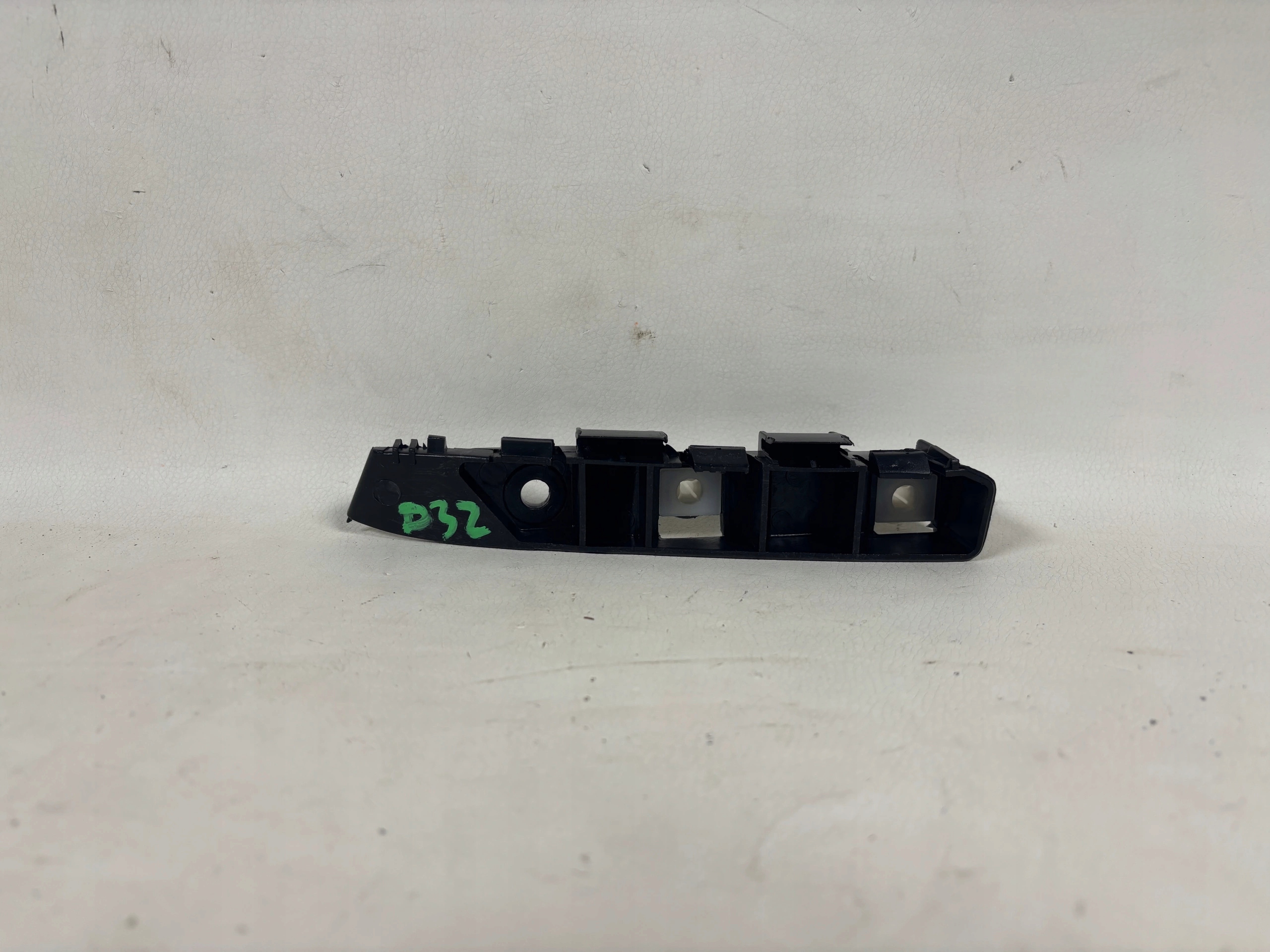 Hyundai i10 bumper bracket left 86595-0X200