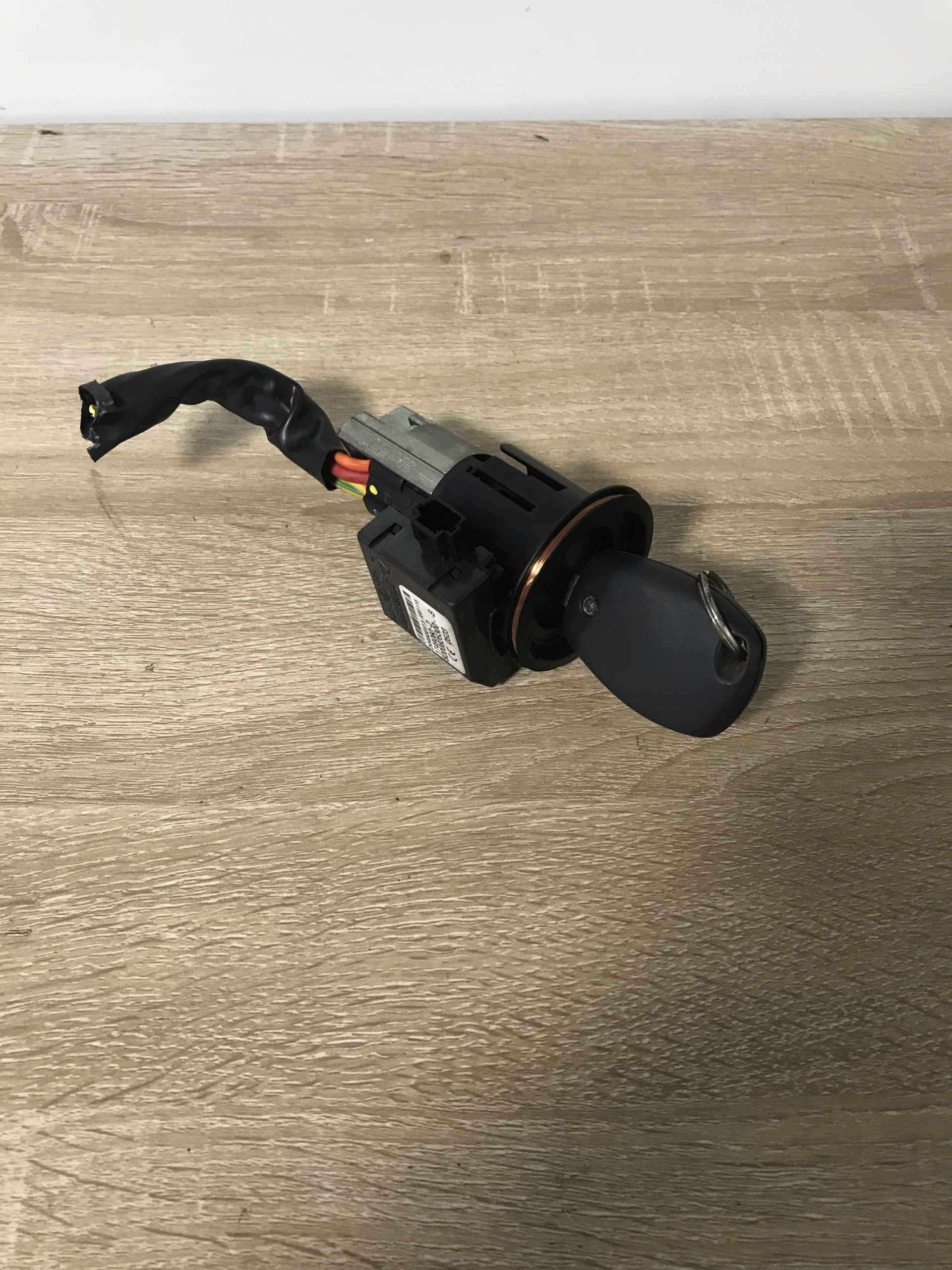 ignition + key DACIA SANDERO 1749060