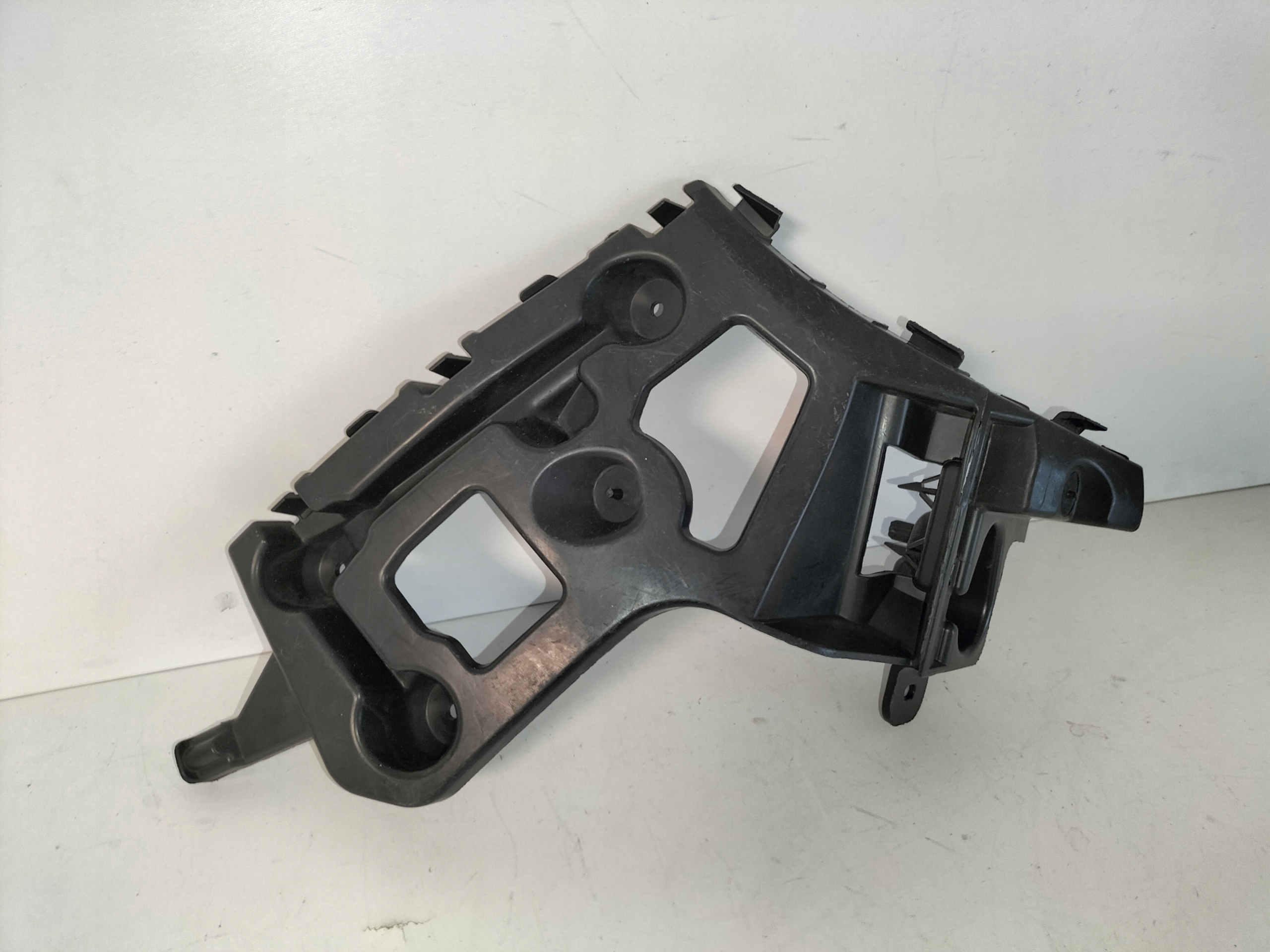 SUPPORTO STAFFA PARAURTI POSTERIORE SINISTRA RENAULT CAPTUR E 13