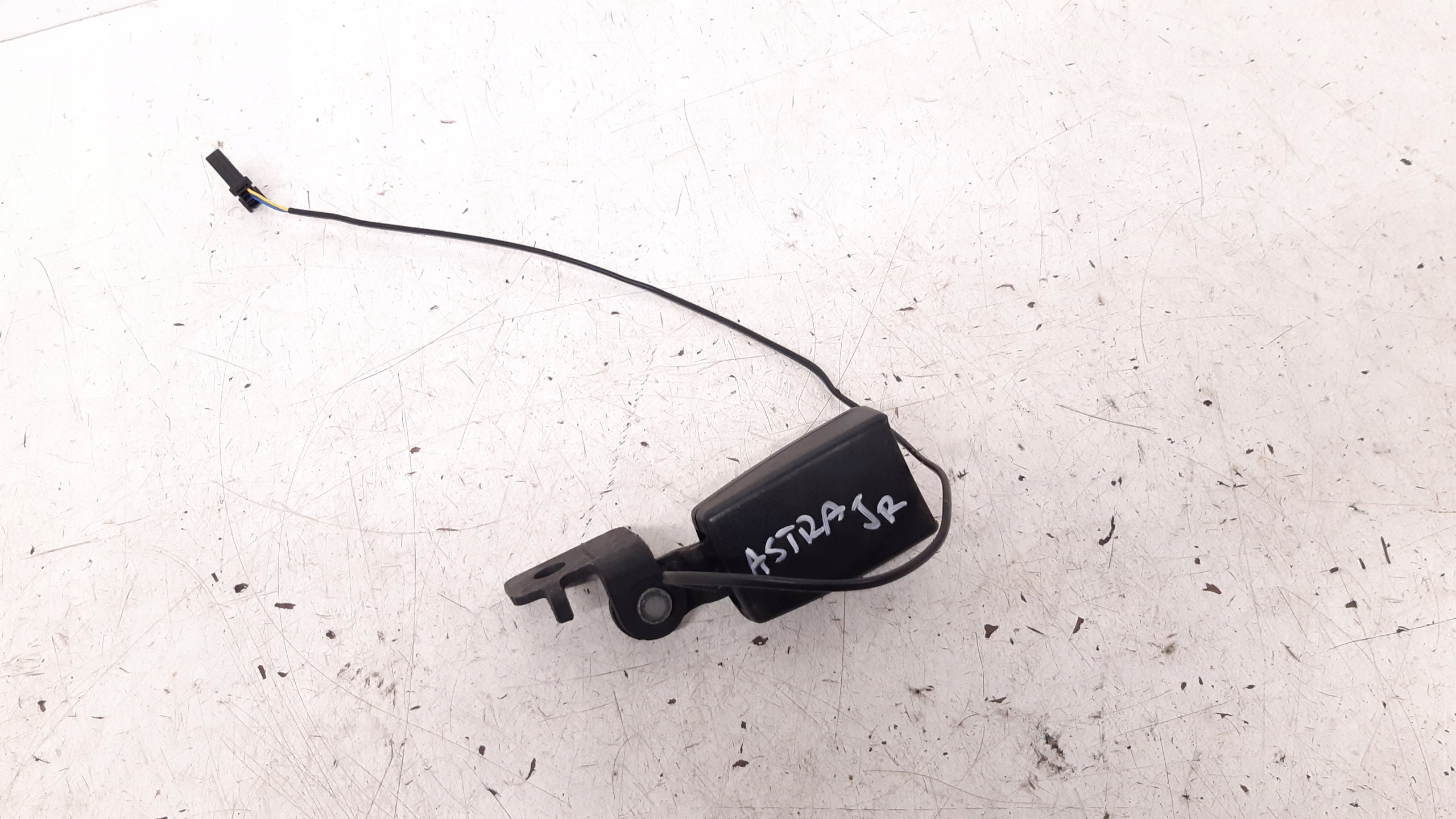 Fixation arbre ceintures sécurité Arrière 13283359 Opel Astra J