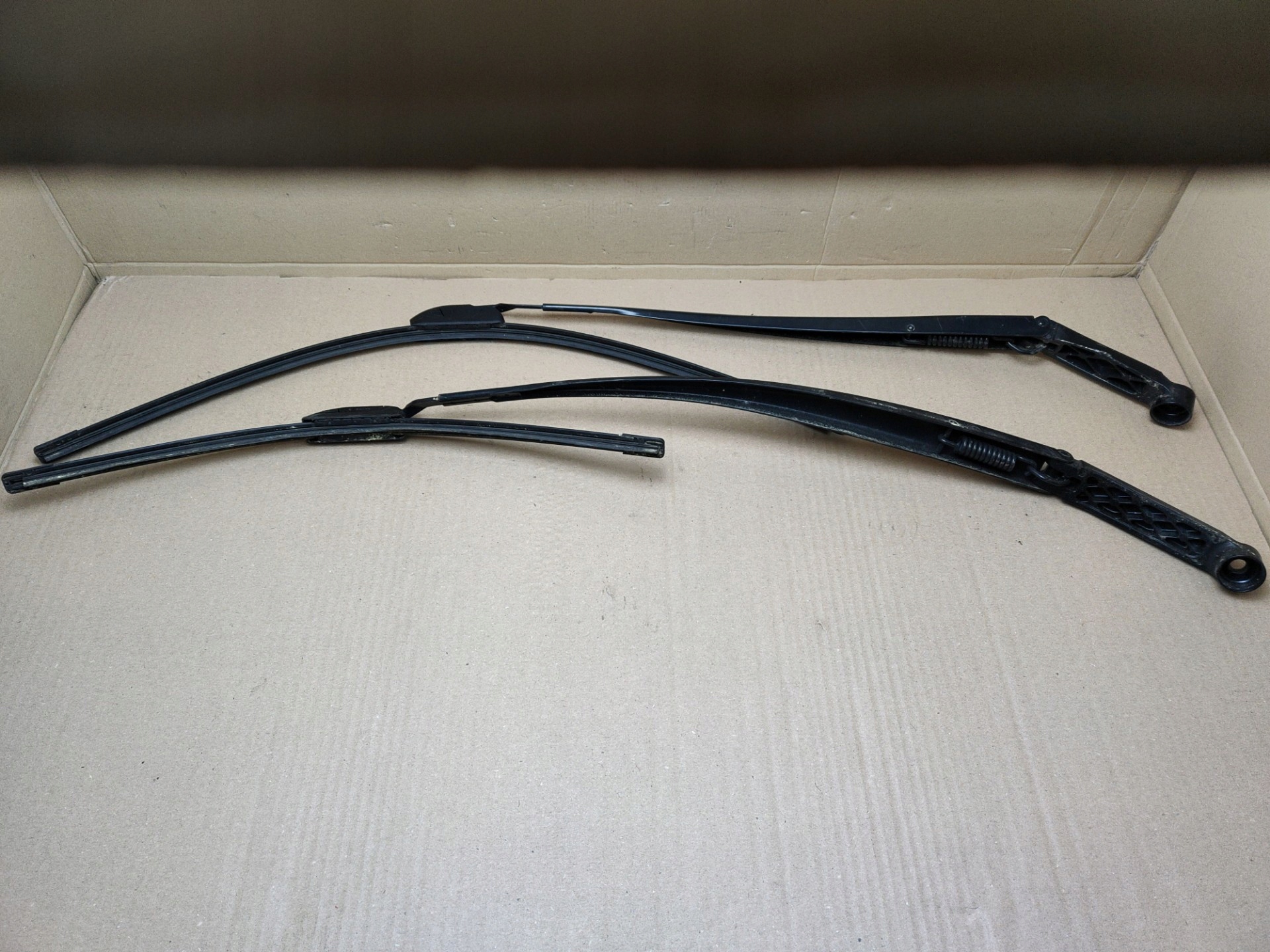 arm of wipers front Toyota Sienna 3 2011