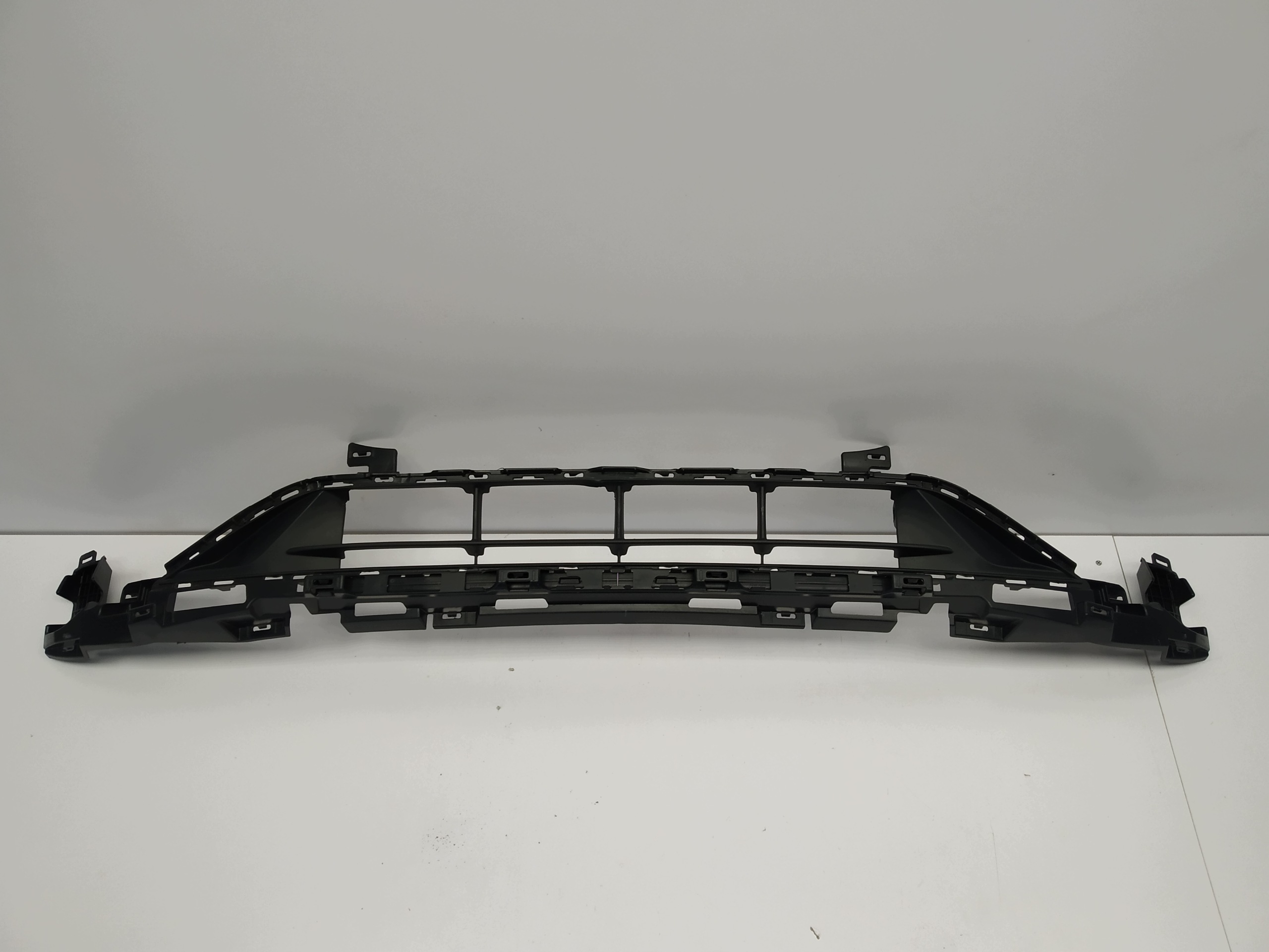 W296 Mercedes X296 EQS SUV grid lower w bumper front A2968856801