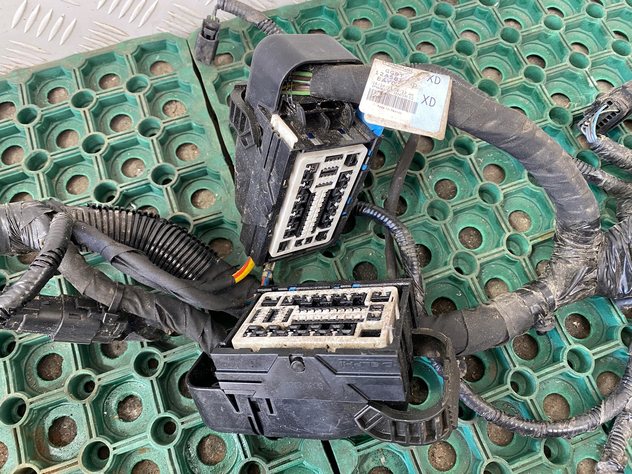 FORD FUSION MK2 14-21 2.5B bundle motor wiring GG9T-12A581-EAY