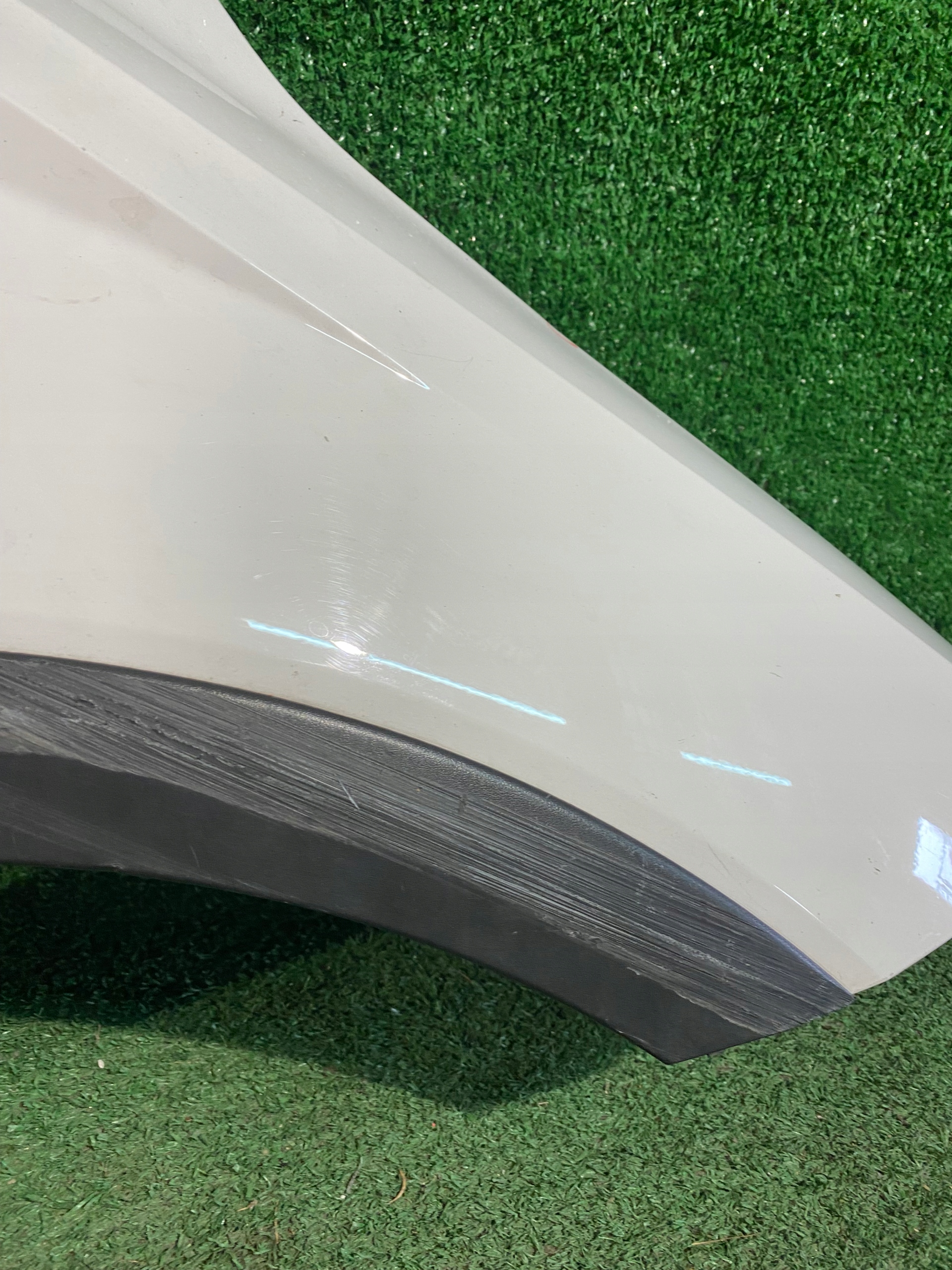 fender front right SEAT ARONA