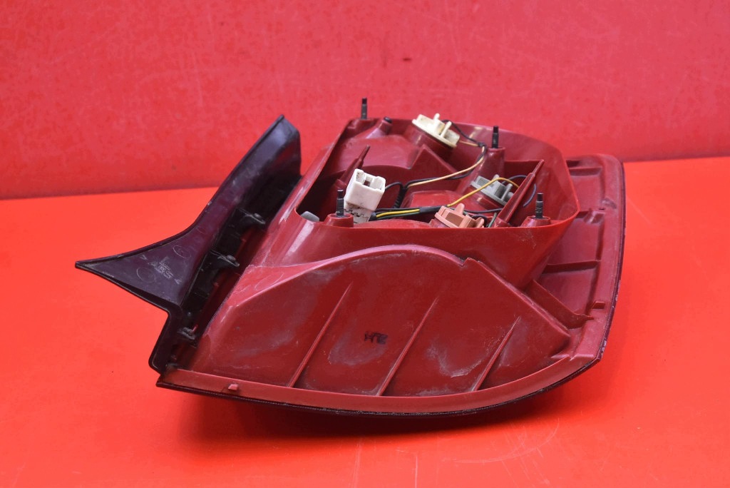 light left rear part rear 92401-2F2 KIA CERATO 1 and HB 04-06