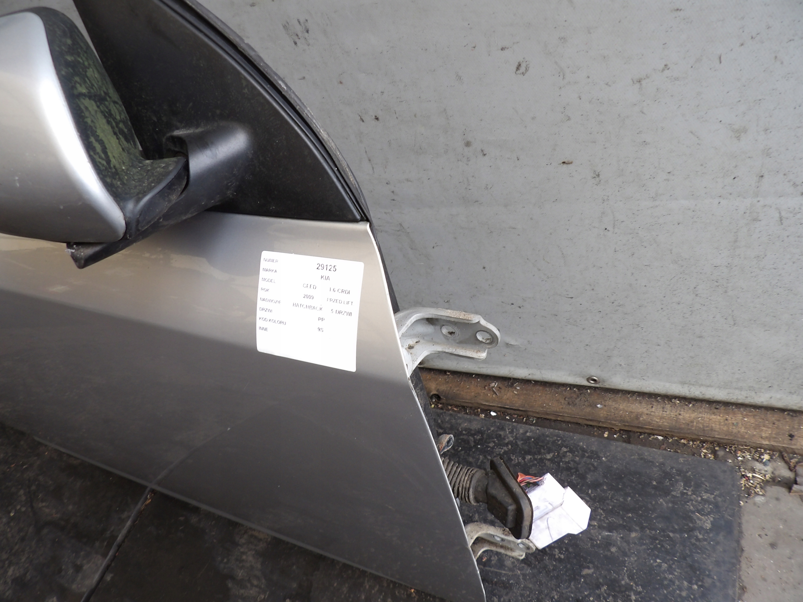 Kia Ceed and door front right HB 5D lak. 9S