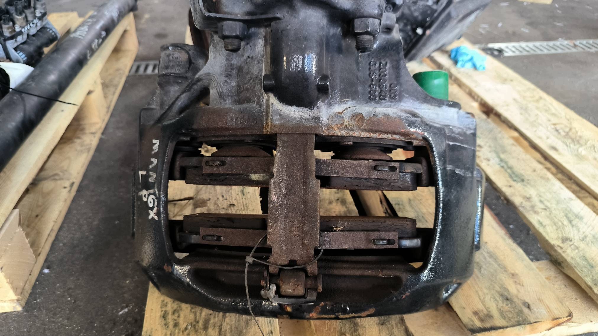 caliper brake front left MAN TGX 18.460 E6