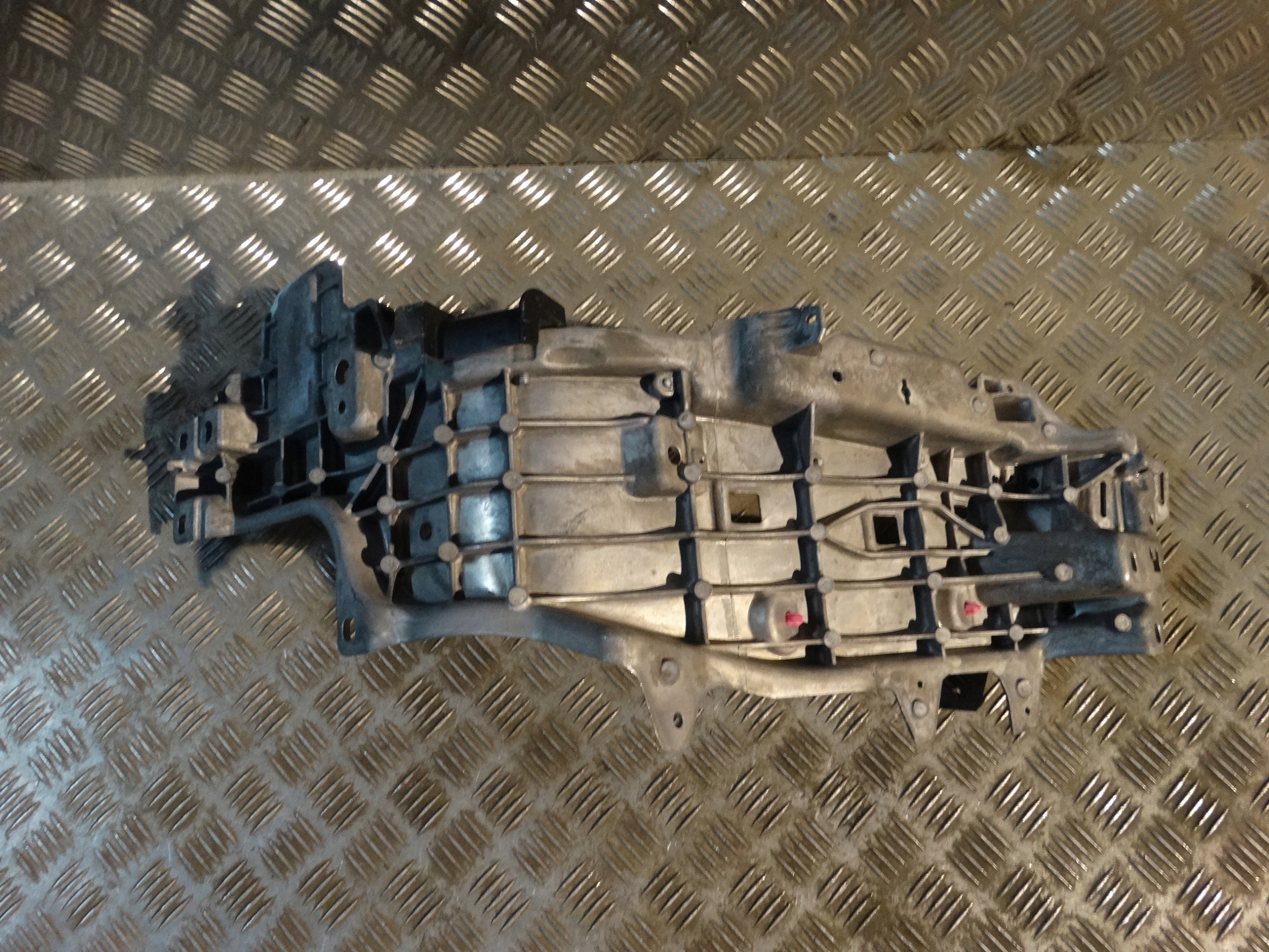 IDEALNE holder rear. right MERCEDES SL W232 1