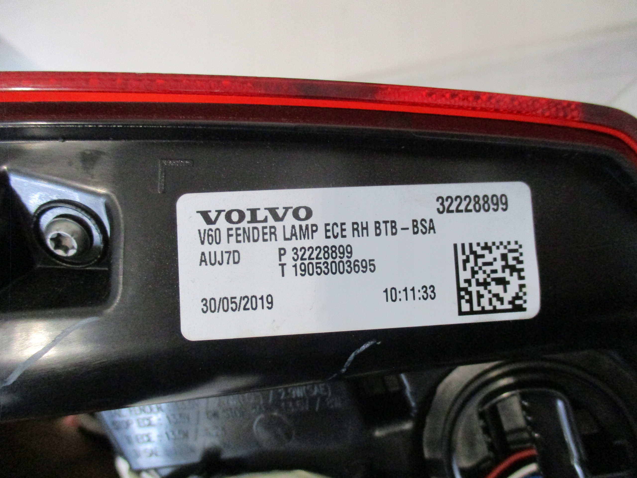 light right rear part Volvo V60 II 2018r- 32228899