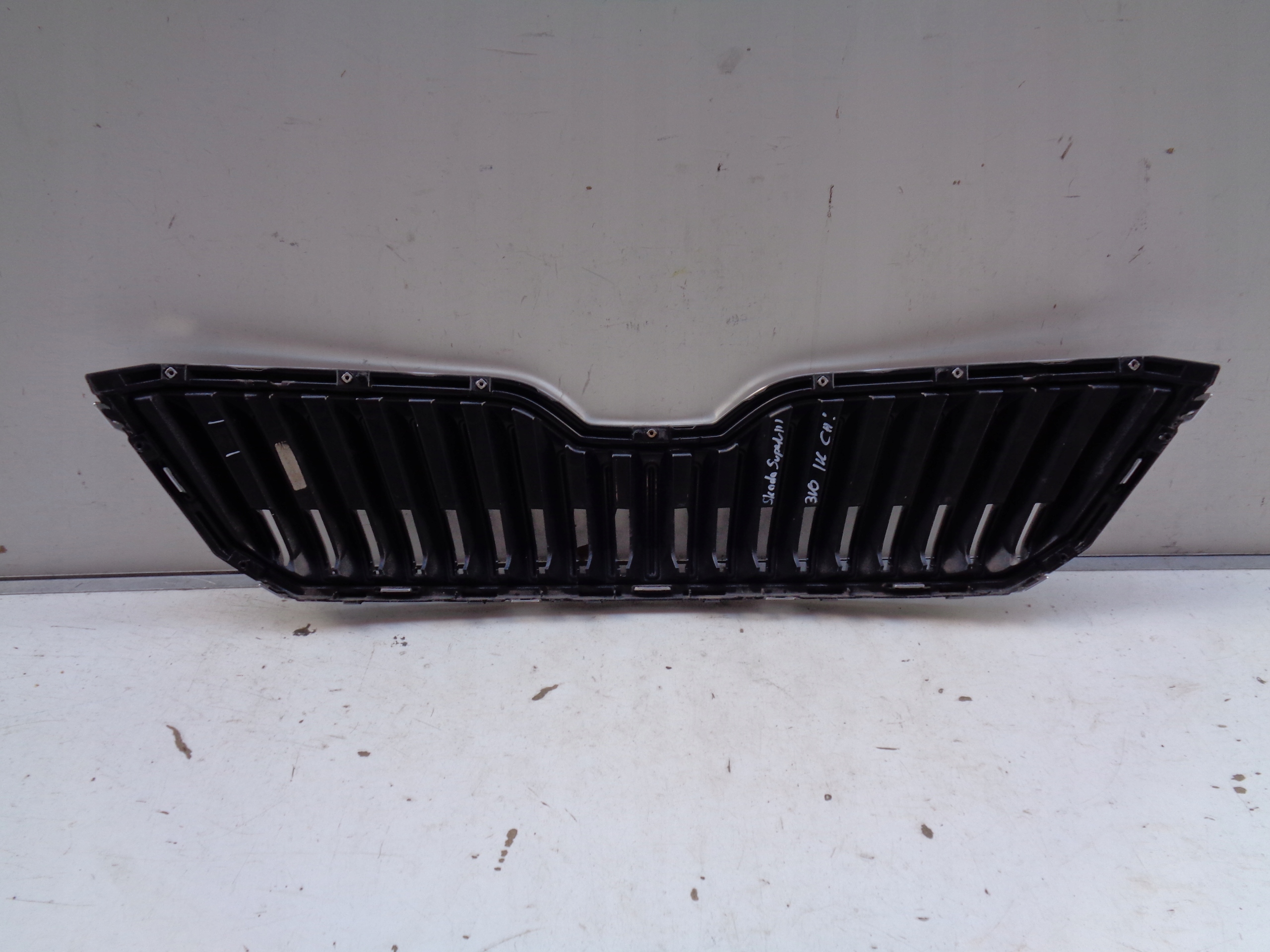 Grille SKODA SUPERB III 3 3V 3V0 15