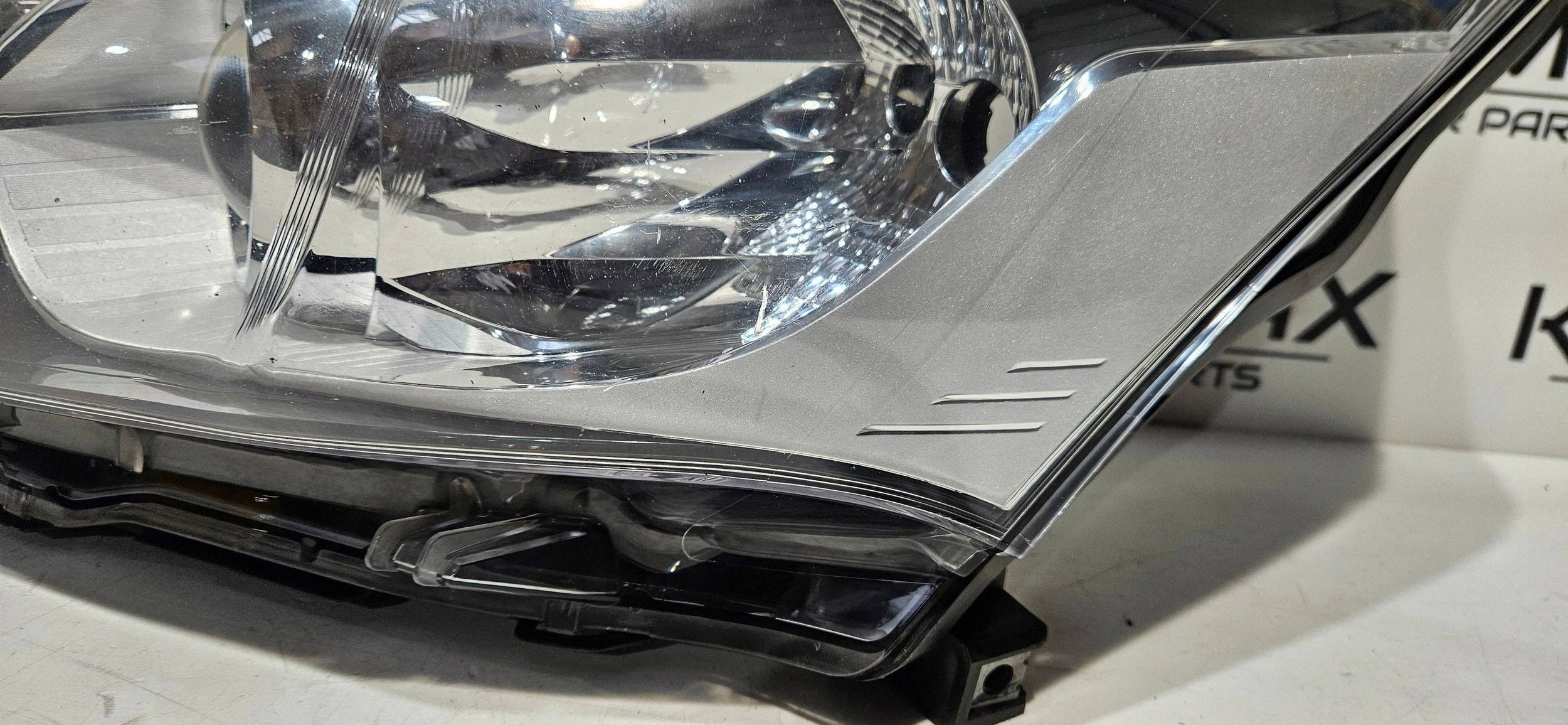 Reflektor left side Toyota Verso 811500F181