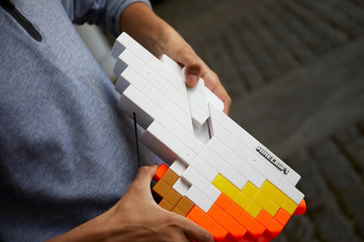 NERF ELTE MINECRAFT ŁUK WYRZUTNIA SABREWING F4733 Wiek dziecka 8 lat +