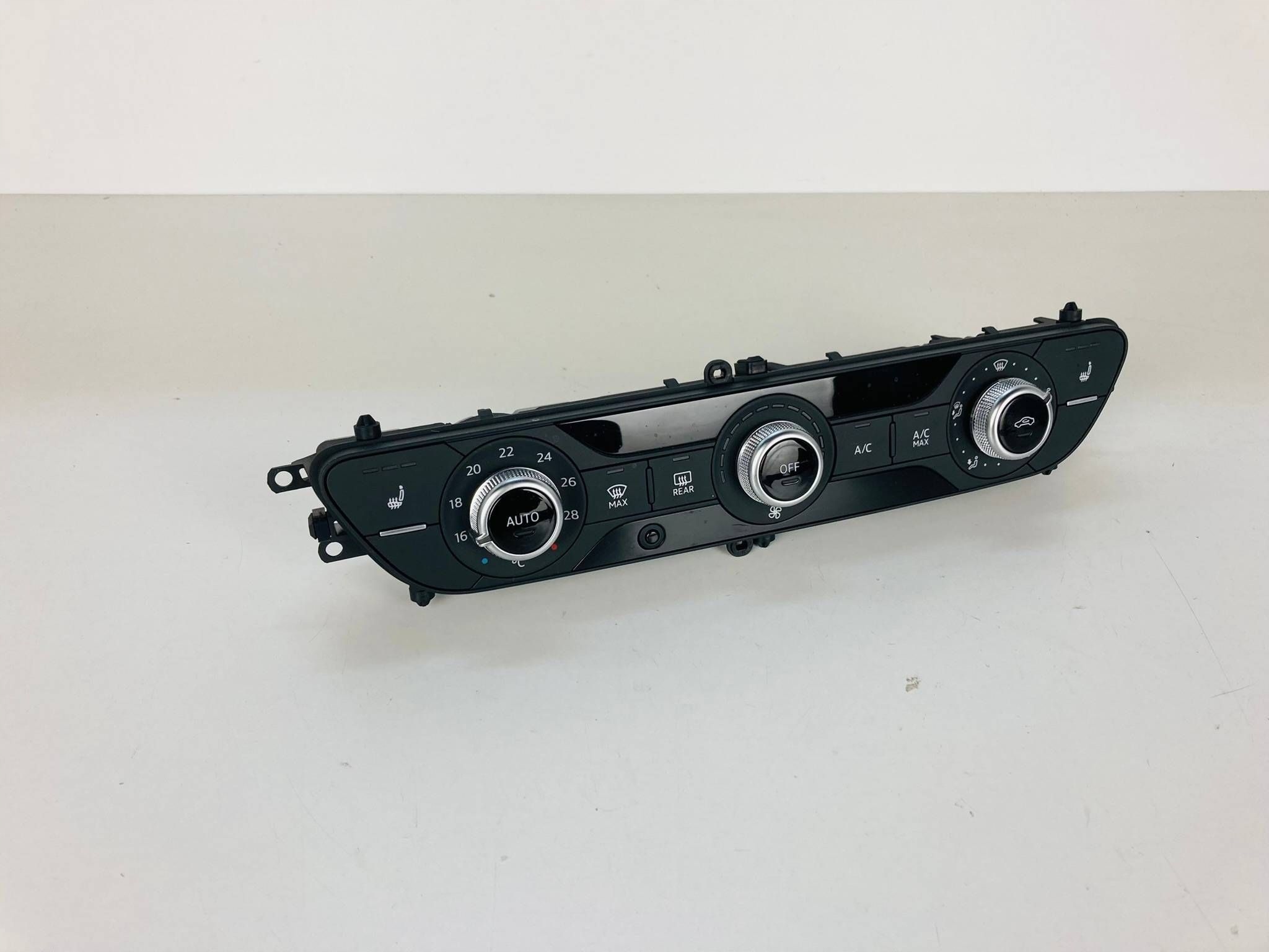AUDI A5 F5 8W PANEL klími klimatizaci 8W0820043BG