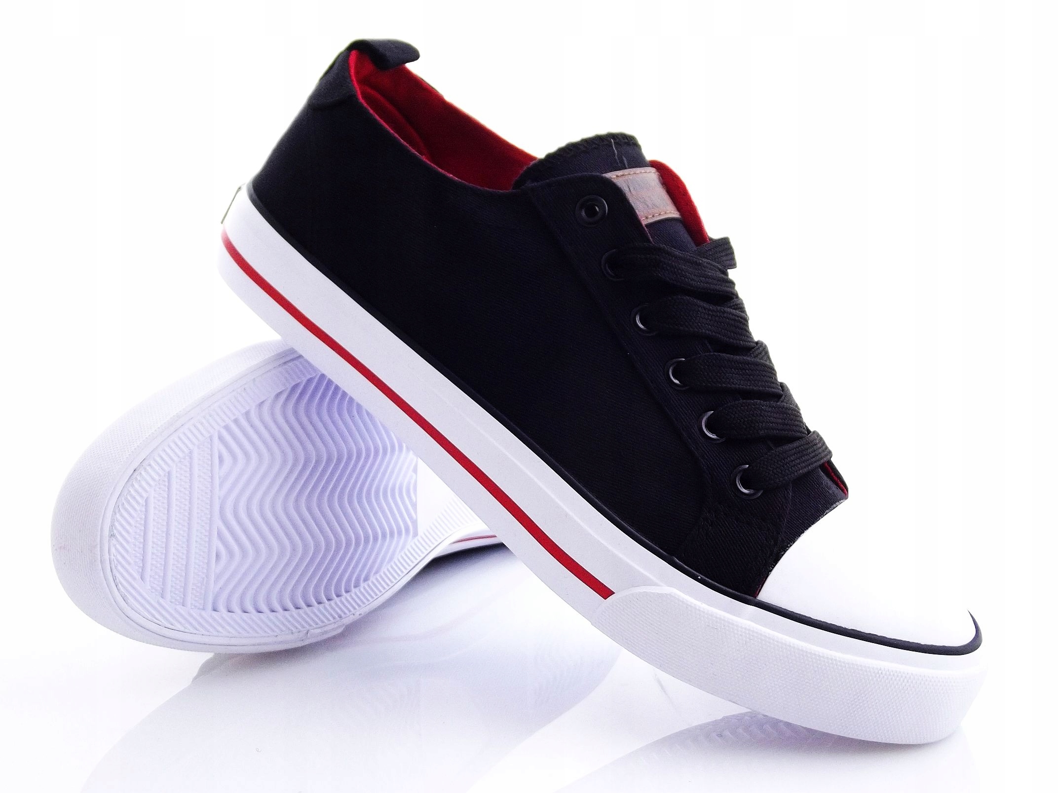 

Półtrampki American Club czarne Lh 26 r.41